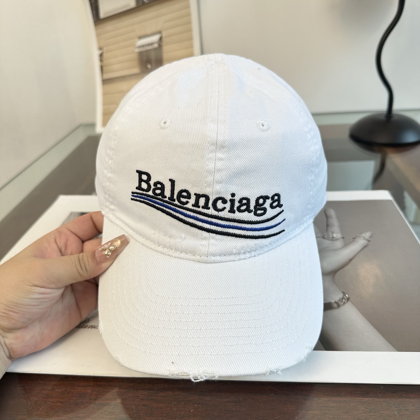 新品Balenciaga 巴黎世家字母新款棒球帽 现货秒发🧢简约时尚超级无敌好看的帽子！情侣款！