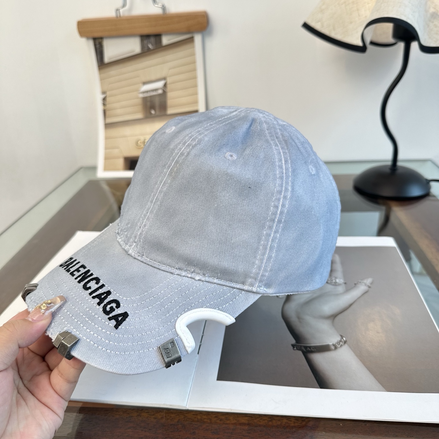 新品Balenciaga 巴黎世家字母新款棒球帽 现货秒发🧢简约时尚超级无敌好看的帽子！情侣款！