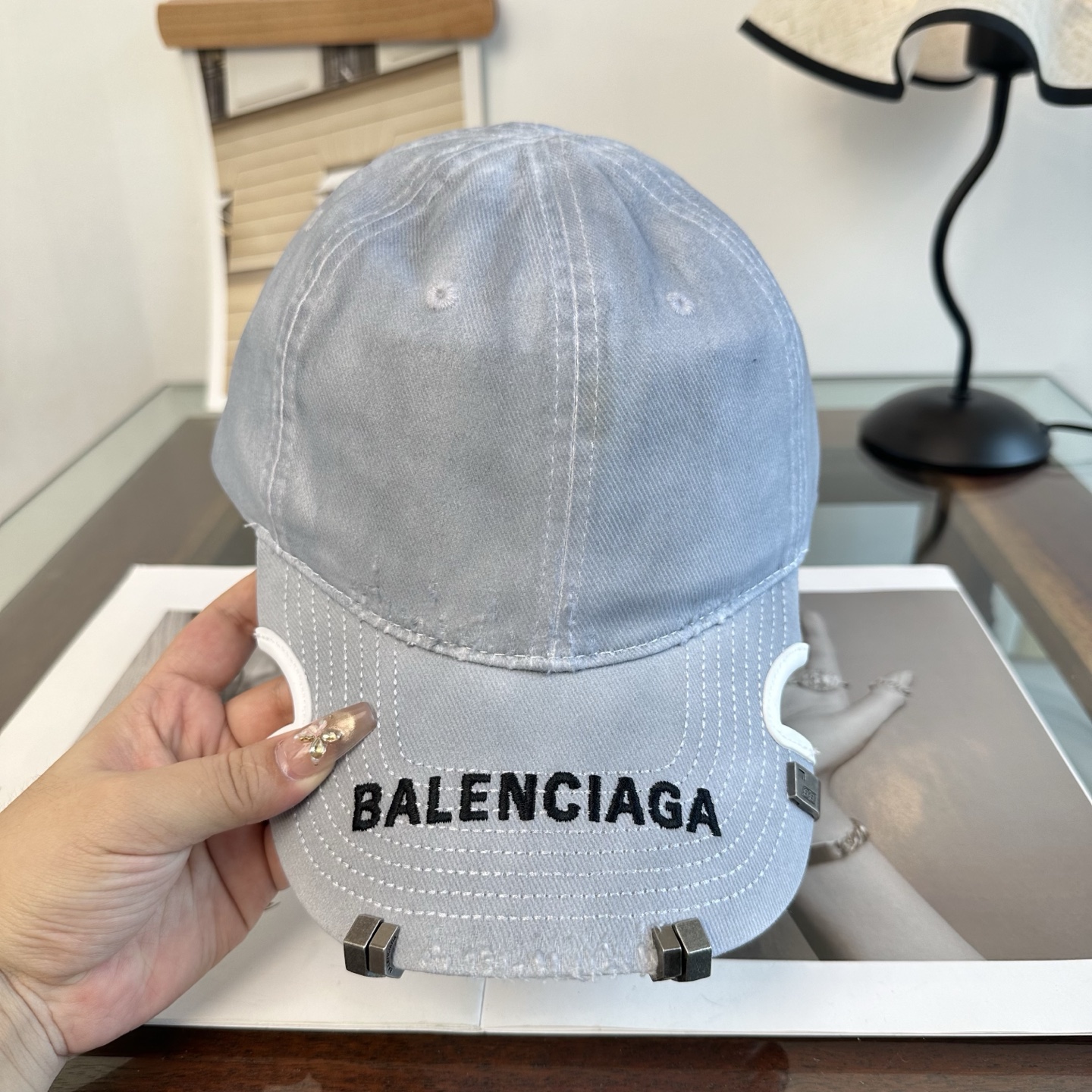 新品Balenciaga 巴黎世家字母新款棒球帽 现货秒发🧢简约时尚超级无敌好看的帽子！情侣款！