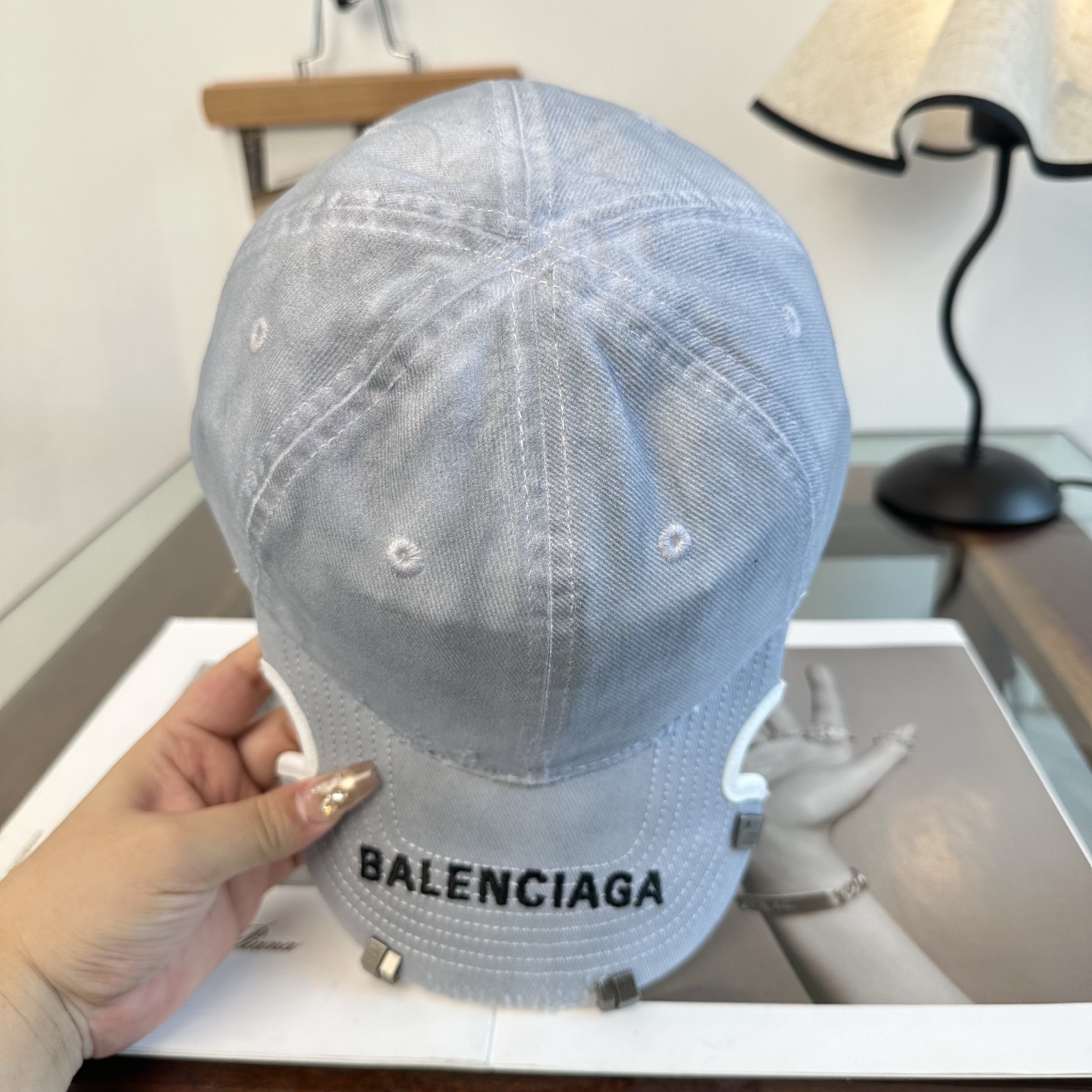 新品Balenciaga 巴黎世家字母新款棒球帽 现货秒发🧢简约时尚超级无敌好看的帽子！情侣款！