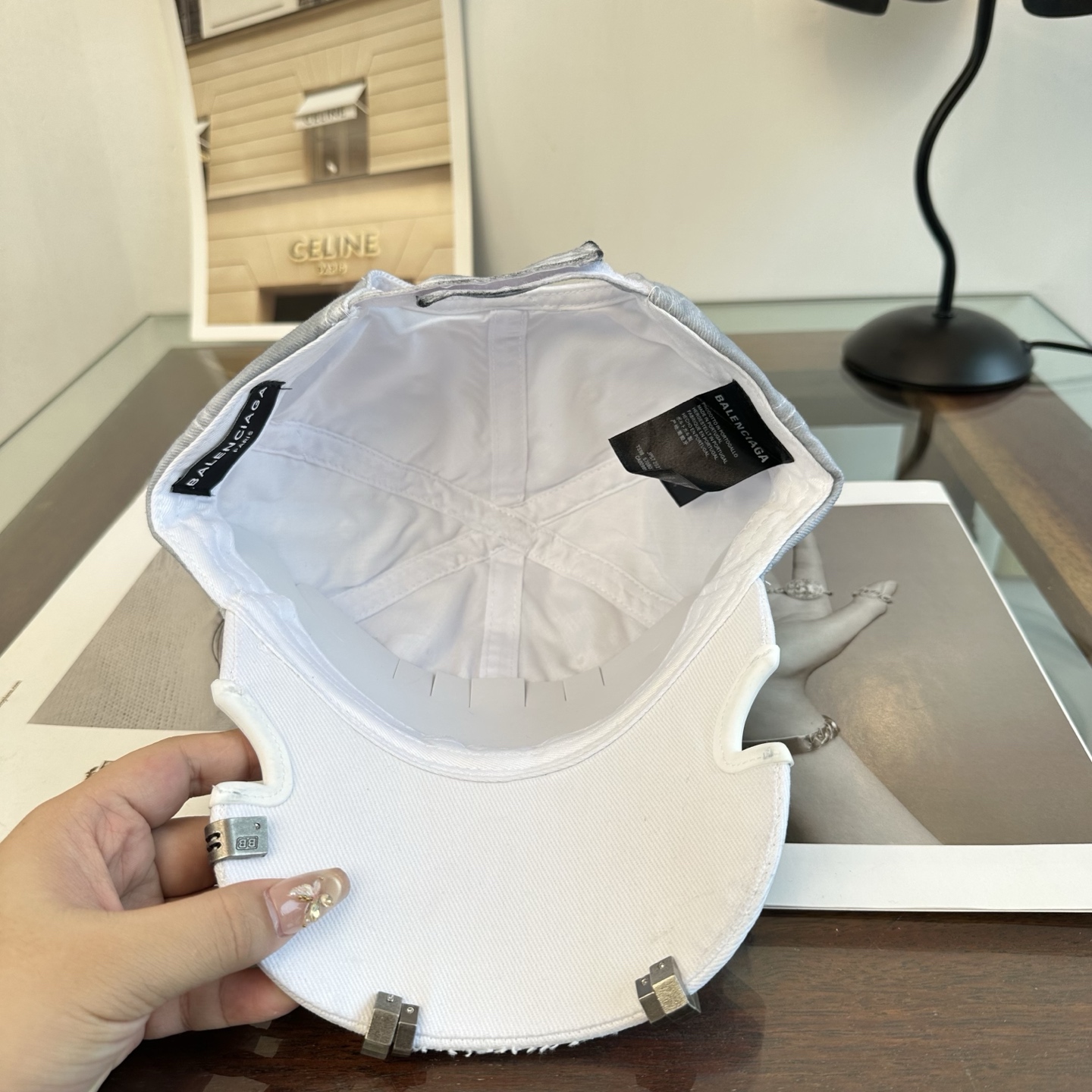 新品Balenciaga 巴黎世家字母新款棒球帽 现货秒发🧢简约时尚超级无敌好看的帽子！情侣款！