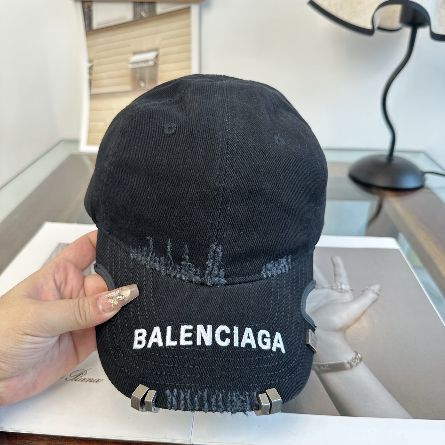 新品Balenciaga 巴黎世家字母新款棒球帽 现货秒发🧢简约时尚超级无敌好看的帽子！情侣款！