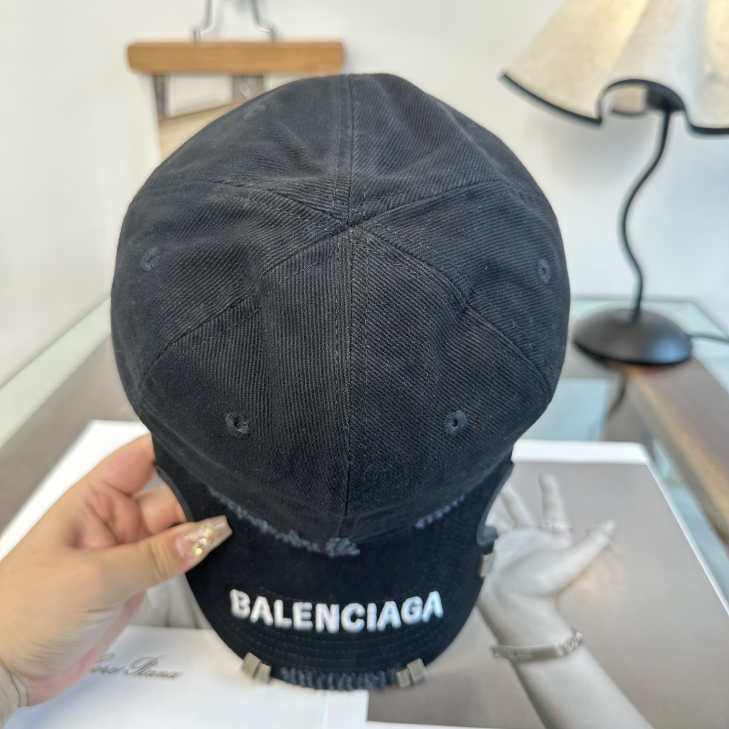 新品Balenciaga 巴黎世家字母新款棒球帽 现货秒发🧢简约时尚超级无敌好看的帽子！情侣款！