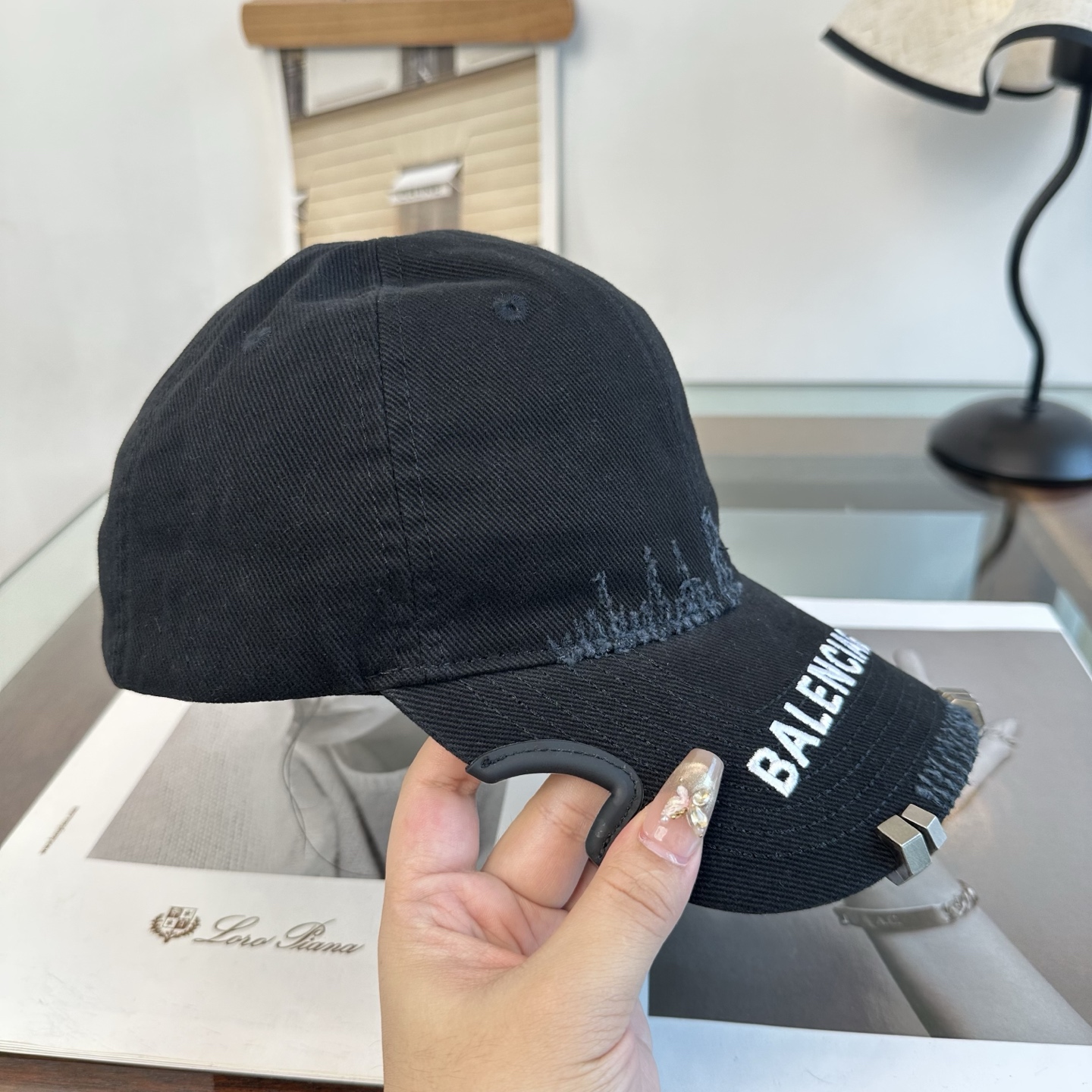 新品Balenciaga 巴黎世家字母新款棒球帽 现货秒发🧢简约时尚超级无敌好看的帽子！情侣款！