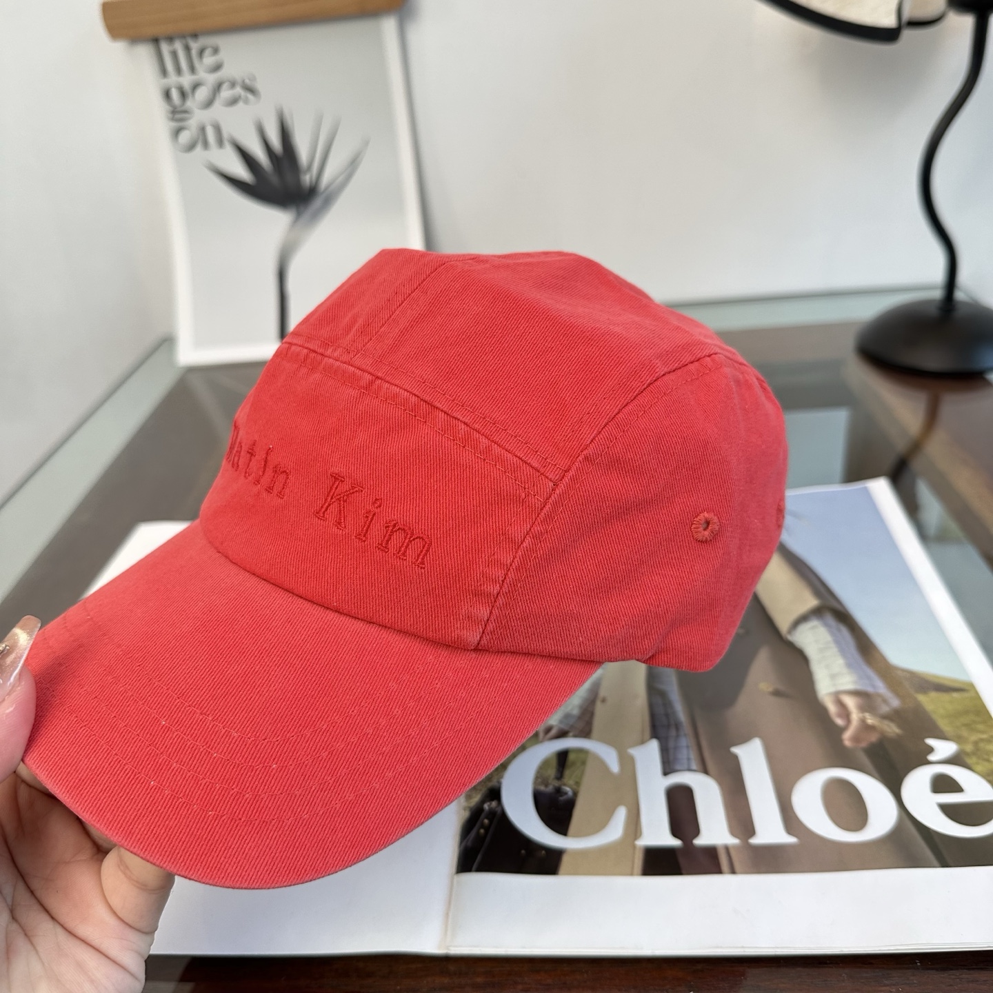 韩国大热的Matin Kim刺绣棒球帽🧢上新啦！最近超爱这款刺绣棒球帽 每个色都很好看 日常通勤、运动都合适 纯棉材质戴