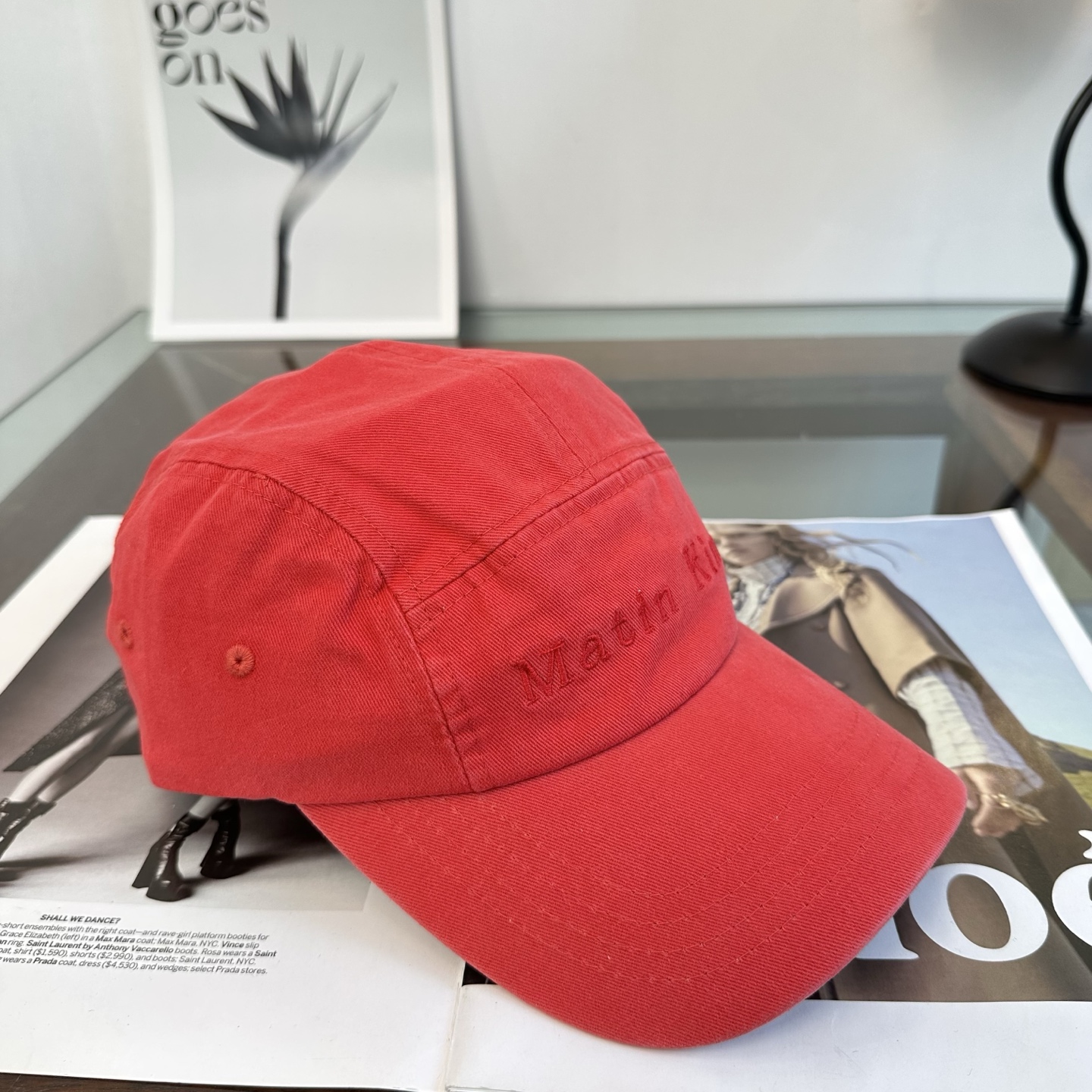 韩国大热的Matin Kim刺绣棒球帽🧢上新啦！最近超爱这款刺绣棒球帽 每个色都很好看 日常通勤、运动都合适 纯棉材质戴