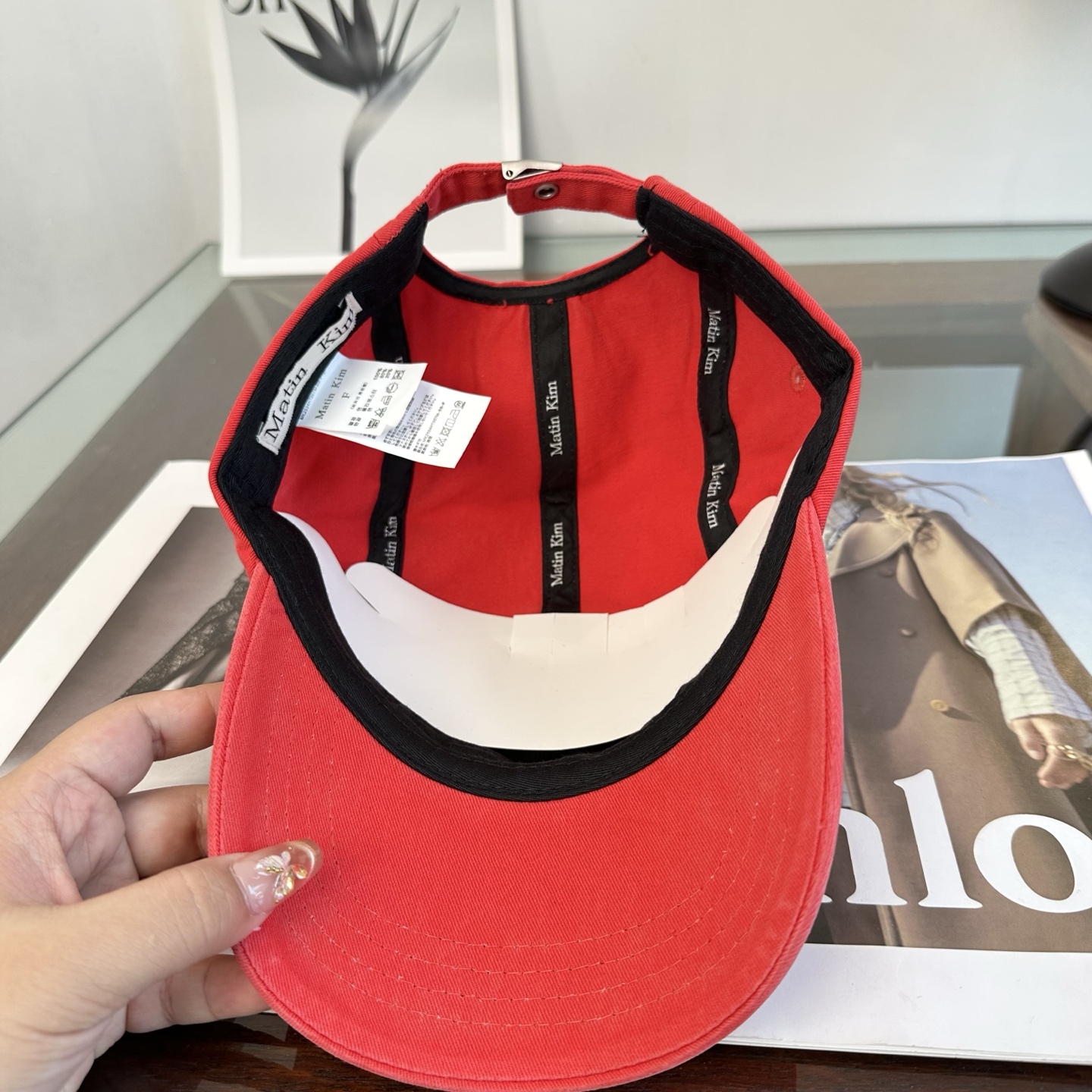 韩国大热的Matin Kim刺绣棒球帽🧢上新啦！最近超爱这款刺绣棒球帽 每个色都很好看 日常通勤、运动都合适 纯棉材质戴