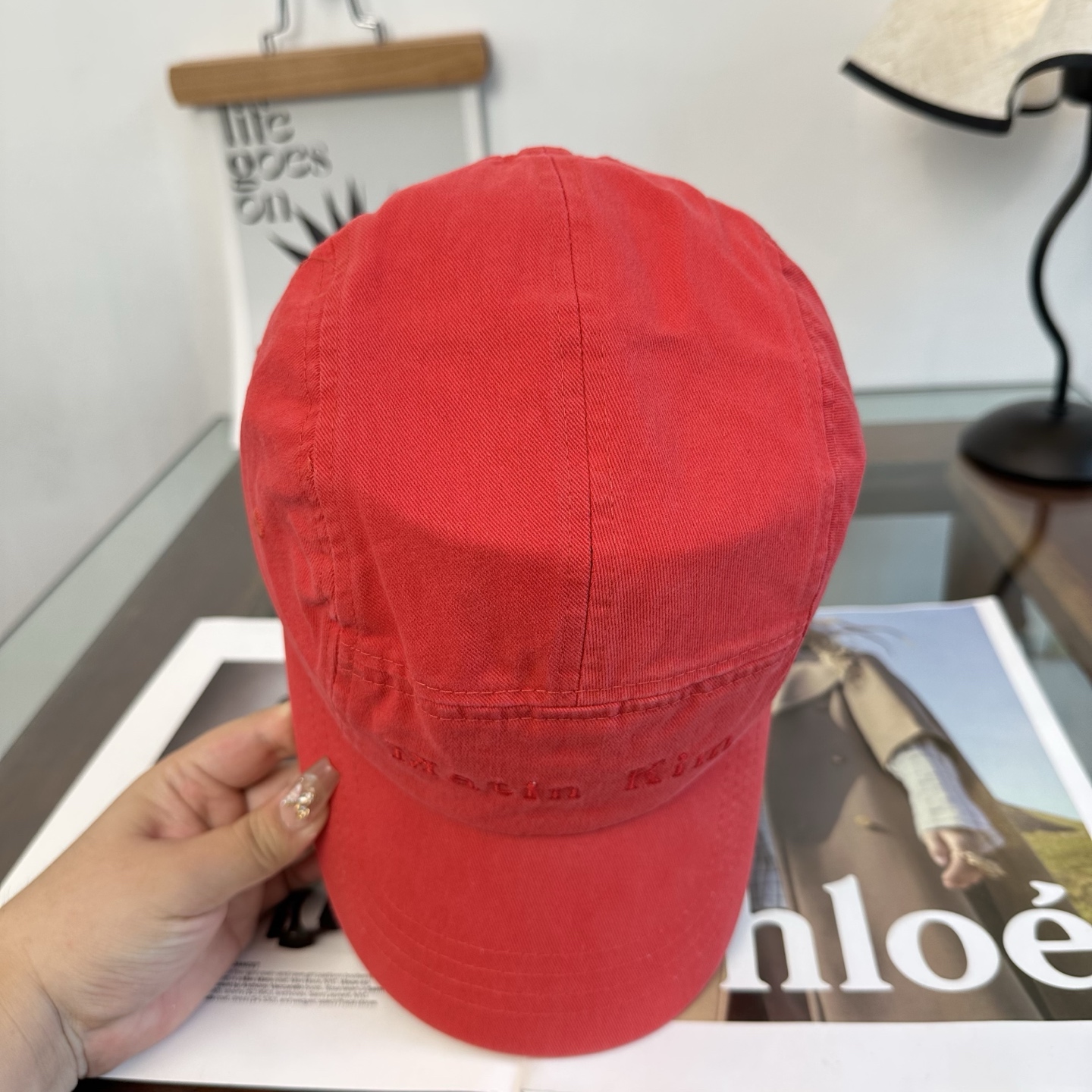 韩国大热的Matin Kim刺绣棒球帽🧢上新啦！最近超爱这款刺绣棒球帽 每个色都很好看 日常通勤、运动都合适 纯棉材质戴