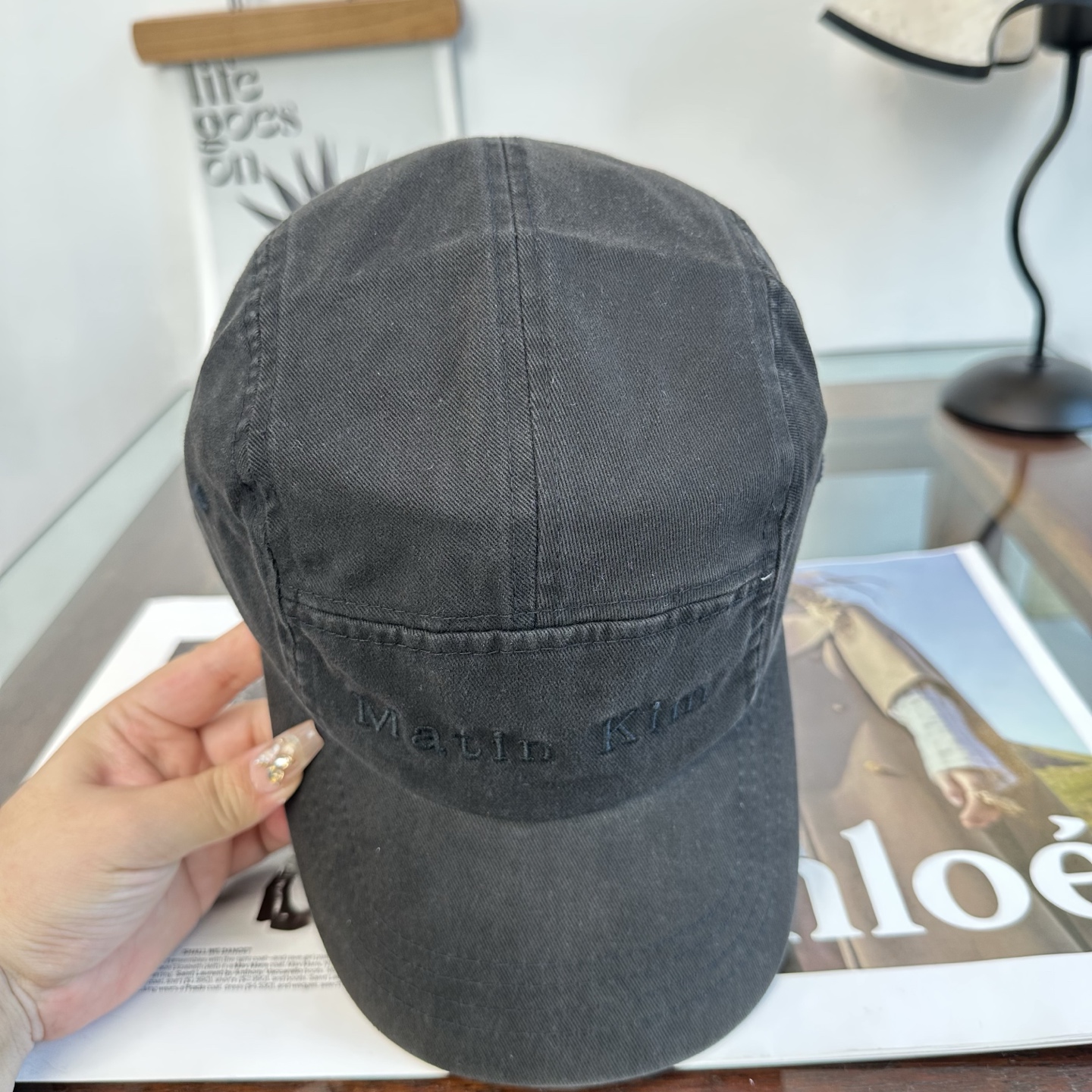 韩国大热的Matin Kim刺绣棒球帽🧢上新啦！最近超爱这款刺绣棒球帽 每个色都很好看 日常通勤、运动都合适 纯棉材质戴