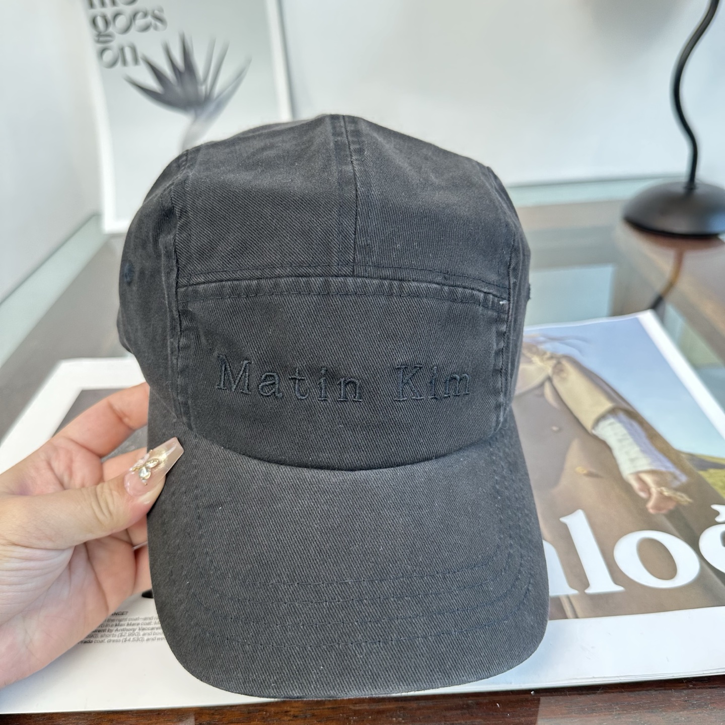韩国大热的Matin Kim刺绣棒球帽🧢上新啦！最近超爱这款刺绣棒球帽 每个色都很好看 日常通勤、运动都合适 纯棉材质戴