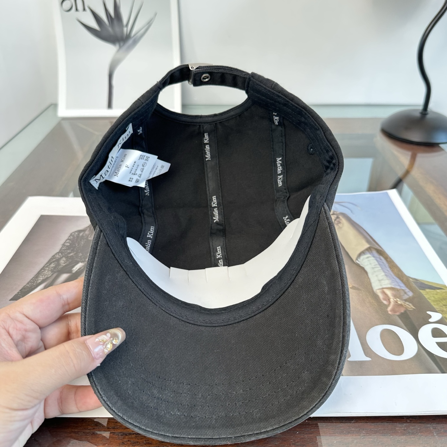 韩国大热的Matin Kim刺绣棒球帽🧢上新啦！最近超爱这款刺绣棒球帽 每个色都很好看 日常通勤、运动都合适 纯棉材质戴