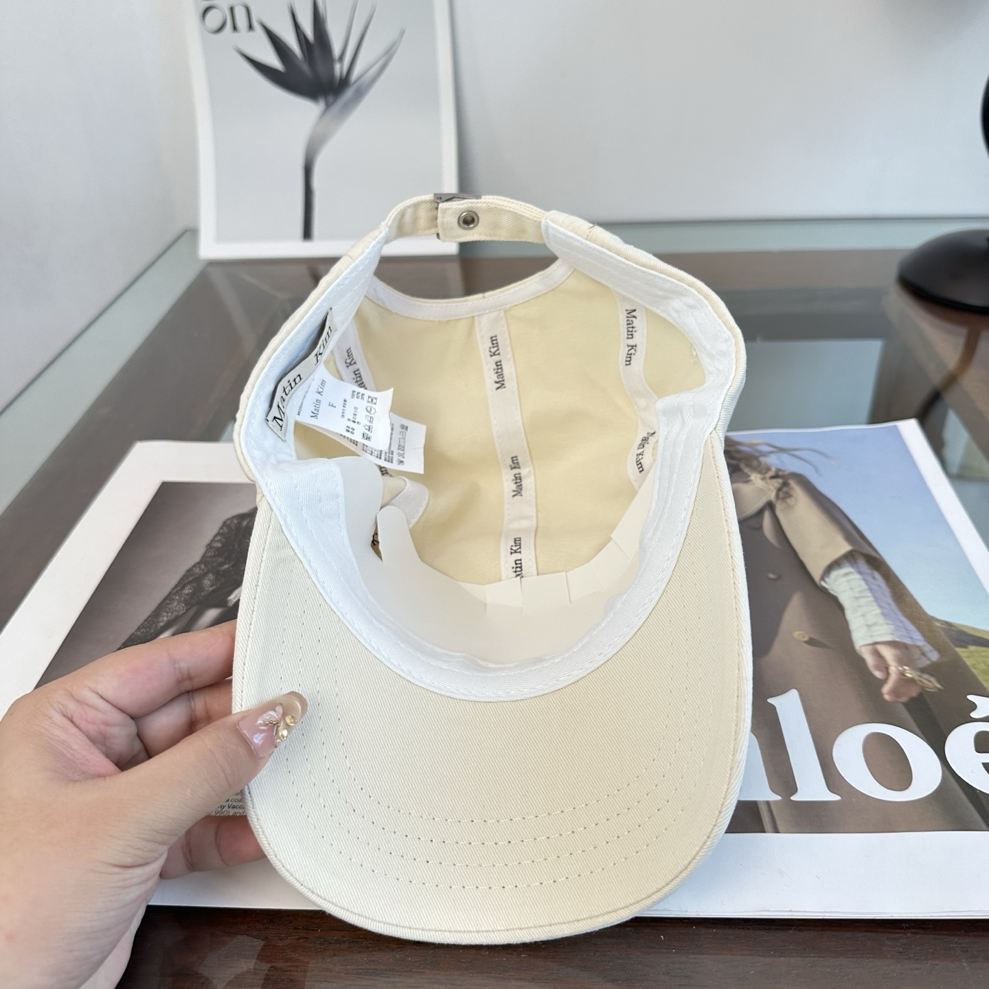 韩国大热的Matin Kim刺绣棒球帽🧢上新啦！最近超爱这款刺绣棒球帽 每个色都很好看 日常通勤、运动都合适 纯棉材质戴