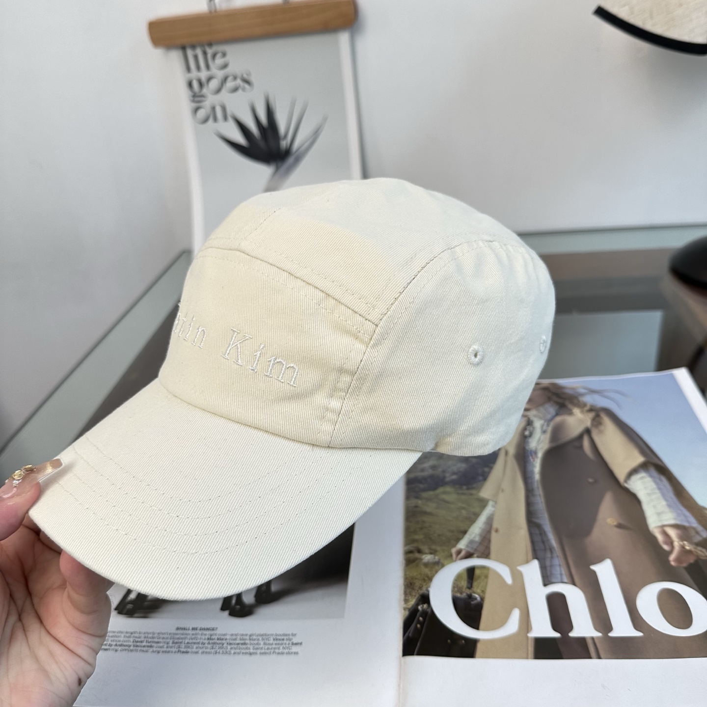 韩国大热的Matin Kim刺绣棒球帽🧢上新啦！最近超爱这款刺绣棒球帽 每个色都很好看 日常通勤、运动都合适 纯棉材质戴