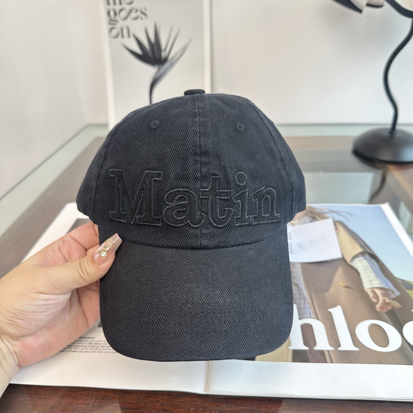 韩国大热的Matin Kim刺绣棒球帽🧢上新啦！最近超爱这款刺绣棒球帽 每个色都很好看 日常通勤、运动都合适 纯棉材质戴