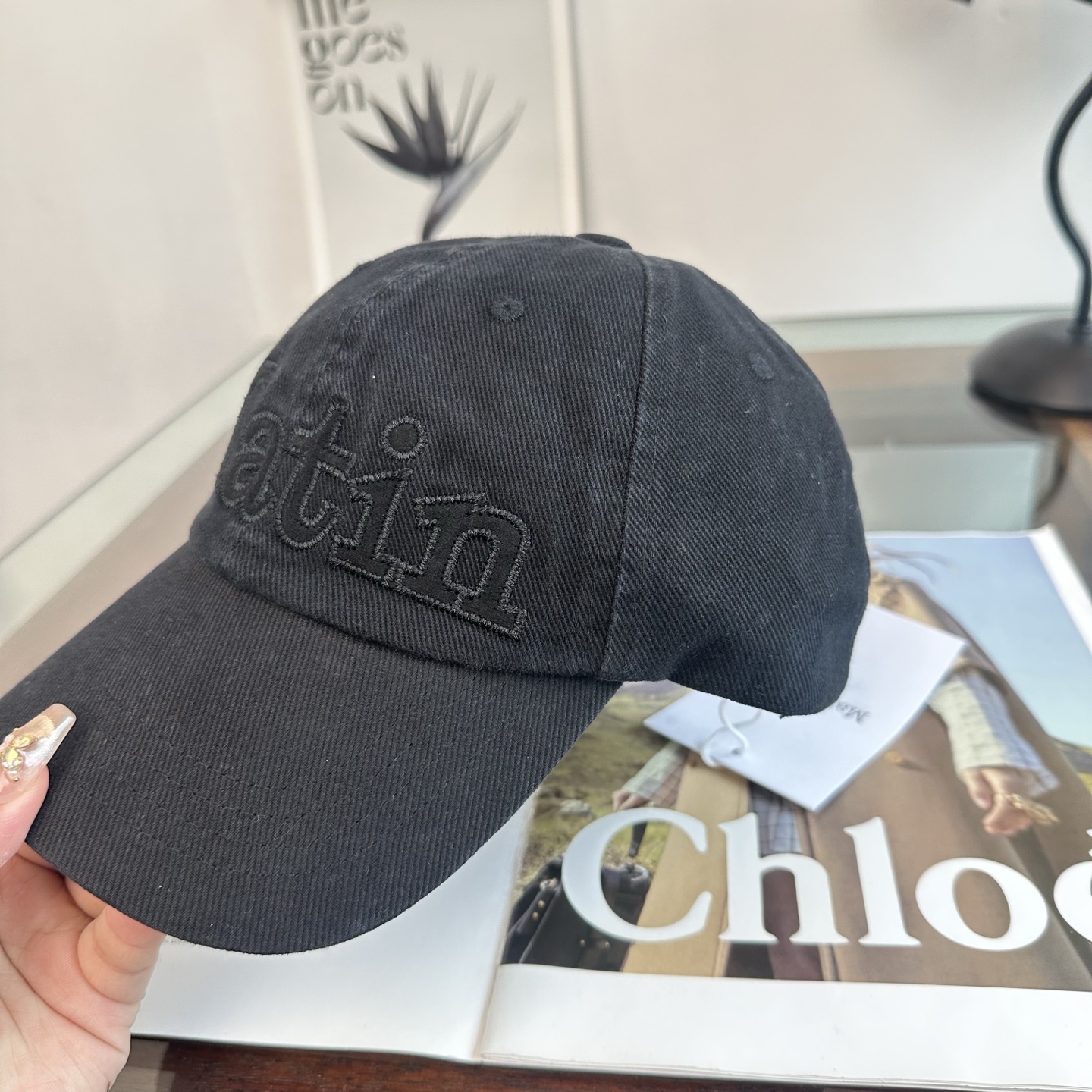 韩国大热的Matin Kim刺绣棒球帽🧢上新啦！最近超爱这款刺绣棒球帽 每个色都很好看 日常通勤、运动都合适 纯棉材质戴