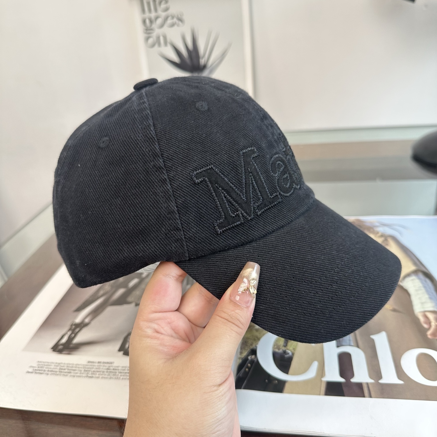 韩国大热的Matin Kim刺绣棒球帽🧢上新啦！最近超爱这款刺绣棒球帽 每个色都很好看 日常通勤、运动都合适 纯棉材质戴