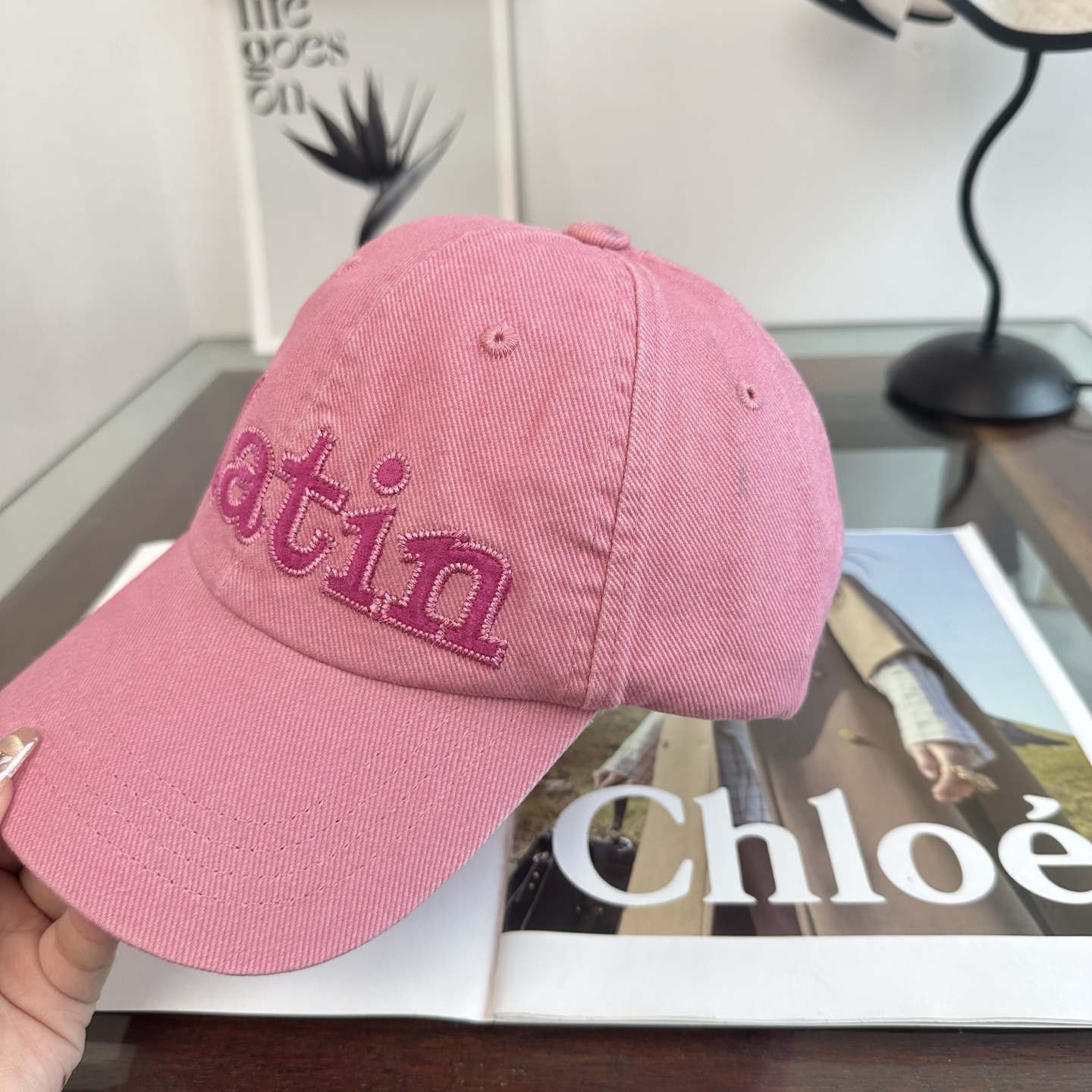 韩国大热的Matin Kim刺绣棒球帽🧢上新啦！最近超爱这款刺绣棒球帽 每个色都很好看 日常通勤、运动都合适 纯棉材质戴