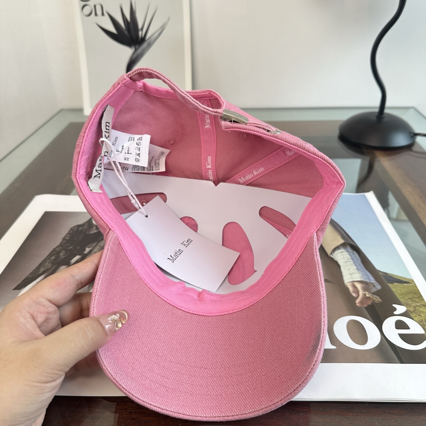 韩国大热的Matin Kim刺绣棒球帽🧢上新啦！最近超爱这款刺绣棒球帽 每个色都很好看 日常通勤、运动都合适 纯棉材质戴