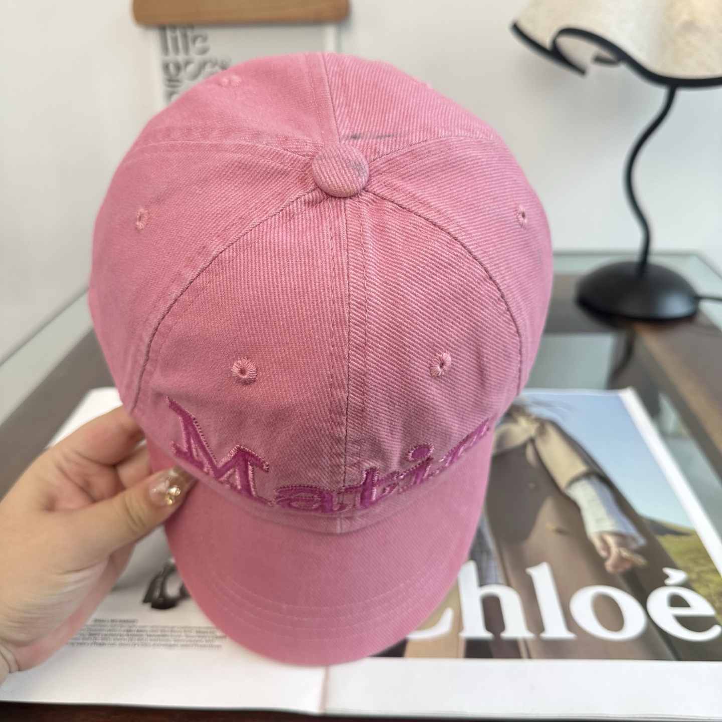 韩国大热的Matin Kim刺绣棒球帽🧢上新啦！最近超爱这款刺绣棒球帽 每个色都很好看 日常通勤、运动都合适 纯棉材质戴