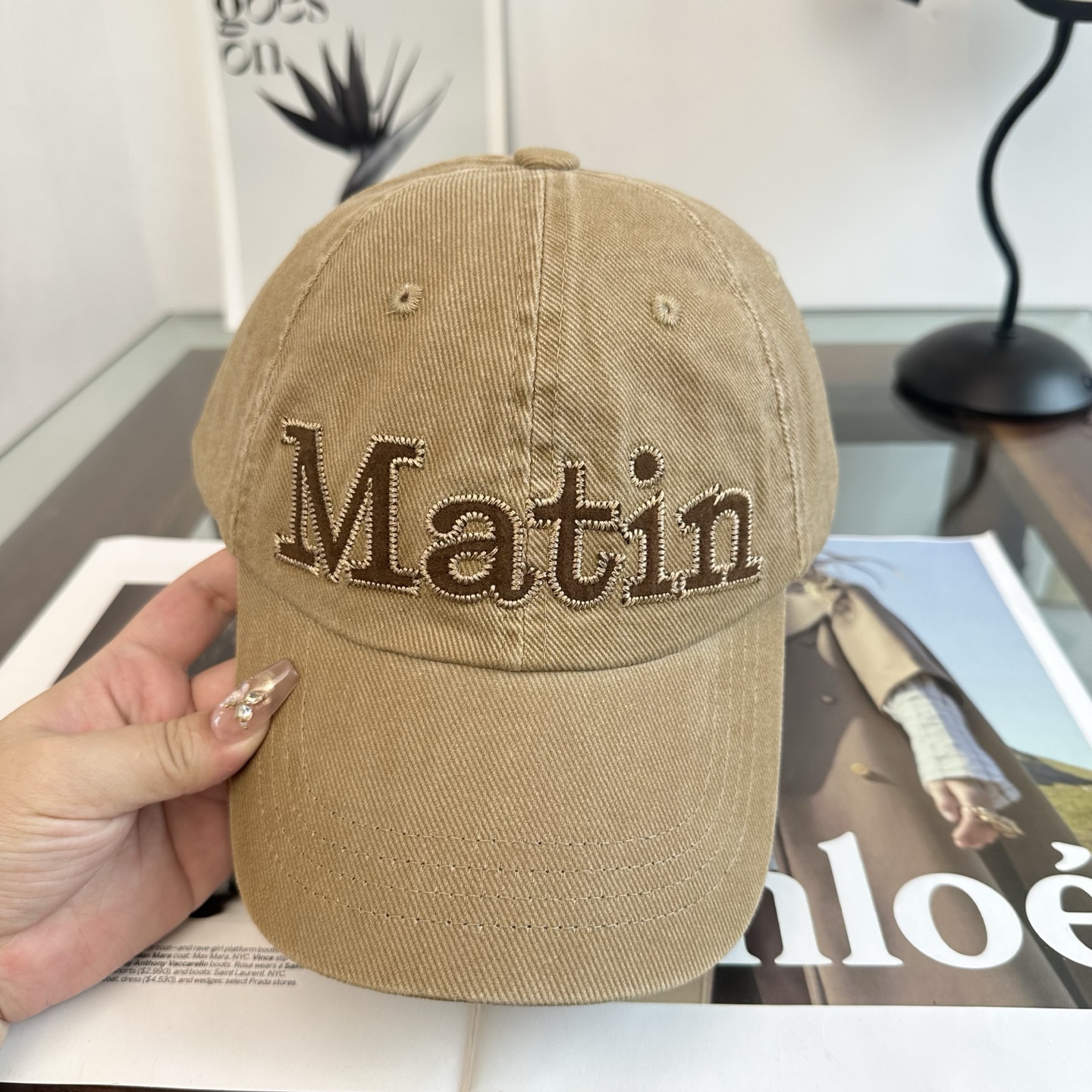 韩国大热的Matin Kim刺绣棒球帽🧢上新啦！最近超爱这款刺绣棒球帽 每个色都很好看 日常通勤、运动都合适 纯棉材质戴