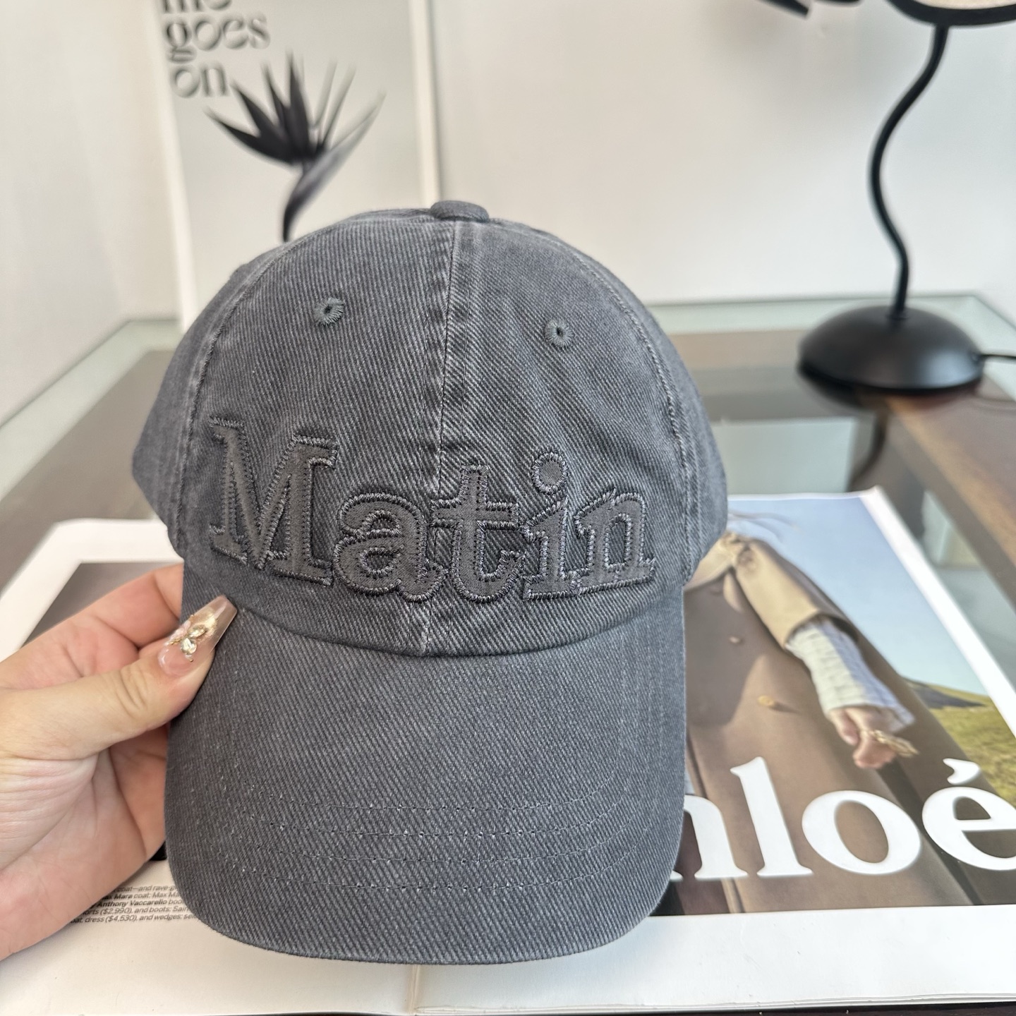 韩国大热的Matin Kim刺绣棒球帽🧢上新啦！最近超爱这款刺绣棒球帽 每个色都很好看 日常通勤、运动都合适 纯棉材质戴