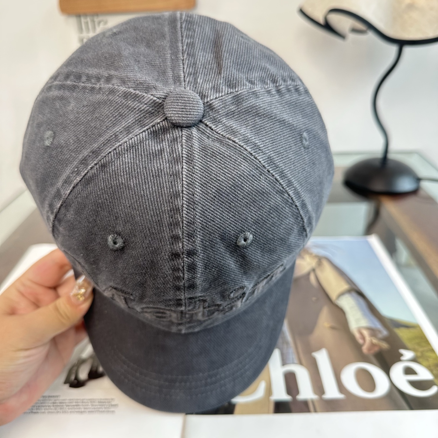韩国大热的Matin Kim刺绣棒球帽🧢上新啦！最近超爱这款刺绣棒球帽 每个色都很好看 日常通勤、运动都合适 纯棉材质戴
