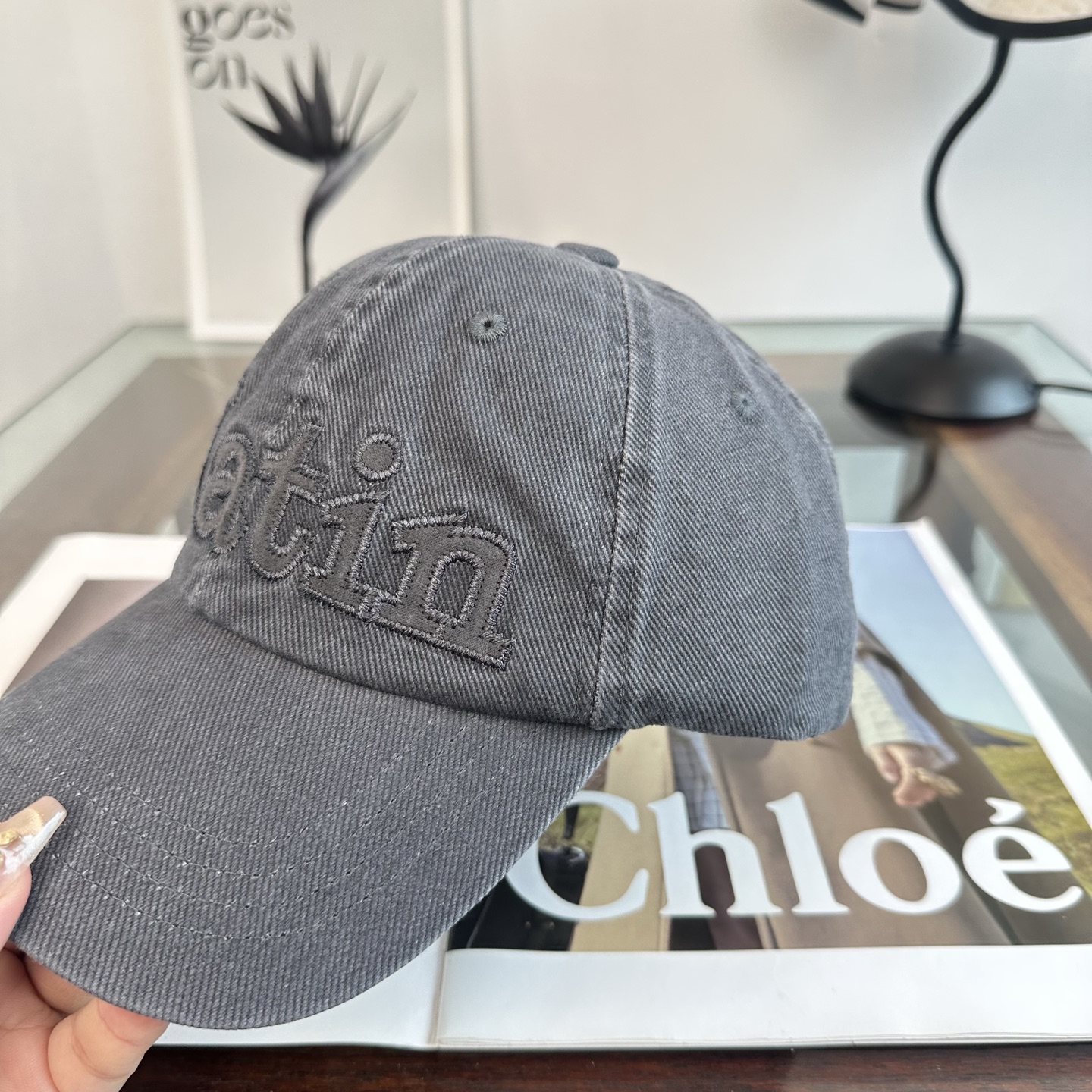 韩国大热的Matin Kim刺绣棒球帽🧢上新啦！最近超爱这款刺绣棒球帽 每个色都很好看 日常通勤、运动都合适 纯棉材质戴
