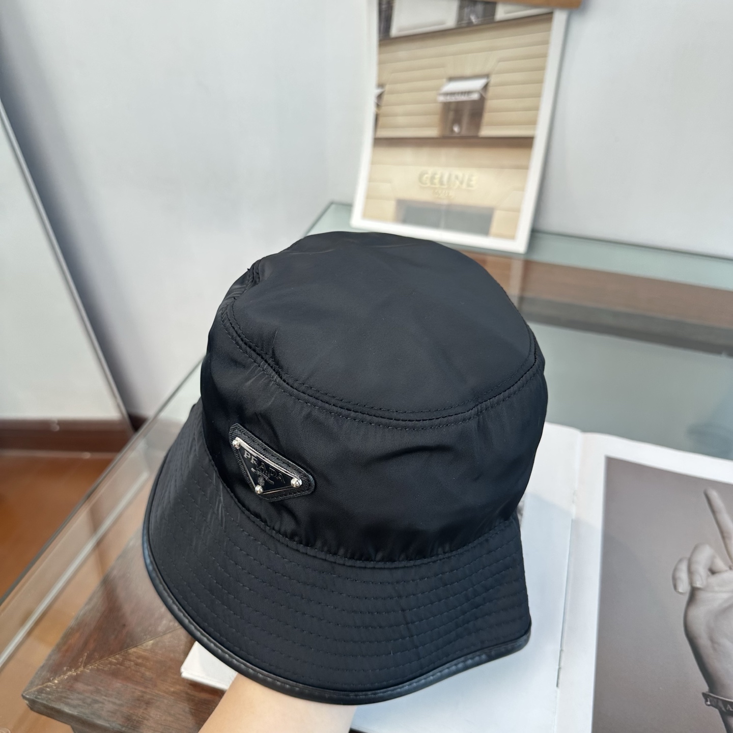 普拉达 Prada 经典渔夫帽，显脸小 大牌款超好搭配，赶紧入手！