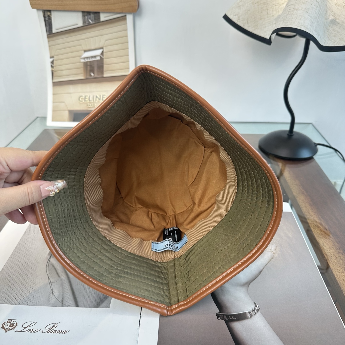 普拉达 Prada 经典渔夫帽，显脸小 大牌款超好搭配，赶紧入手！