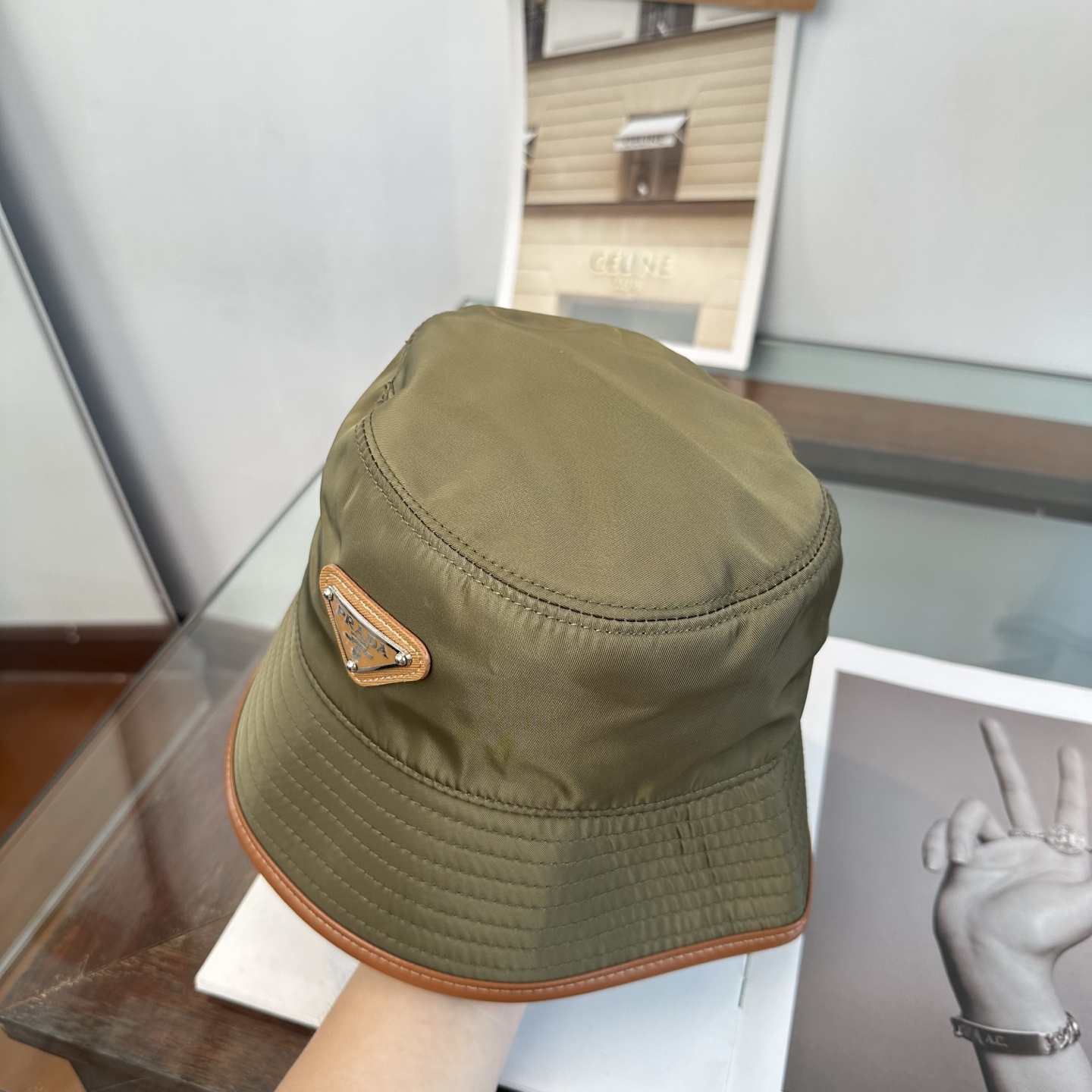 普拉达 Prada 经典渔夫帽，显脸小 大牌款超好搭配，赶紧入手！