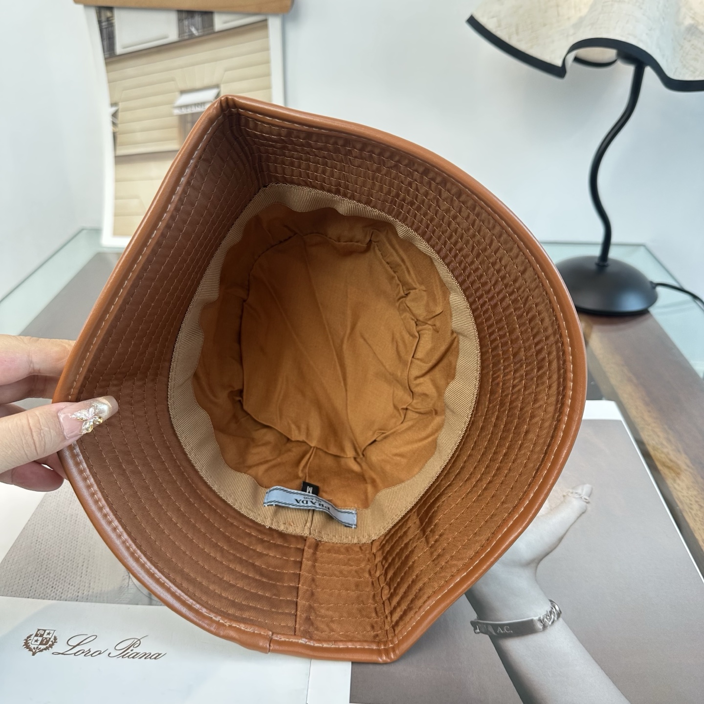 普拉达 Prada 经典渔夫帽，显脸小 大牌款超好搭配，赶紧入手！