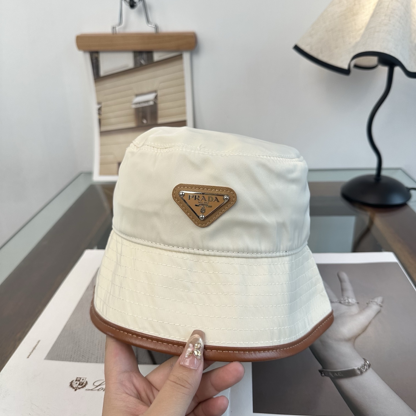 普拉达 Prada 经典渔夫帽，显脸小 大牌款超好搭配，赶紧入手！