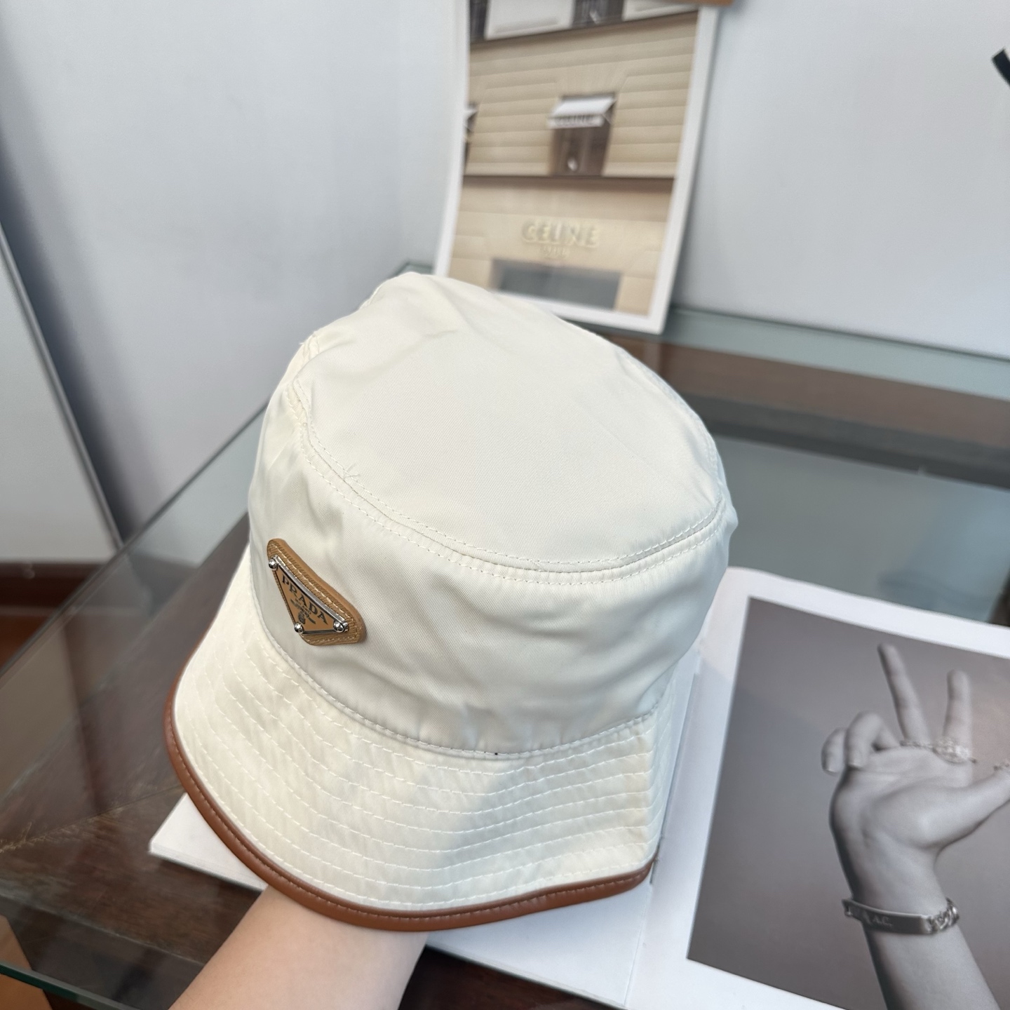 普拉达 Prada 经典渔夫帽，显脸小 大牌款超好搭配，赶紧入手！