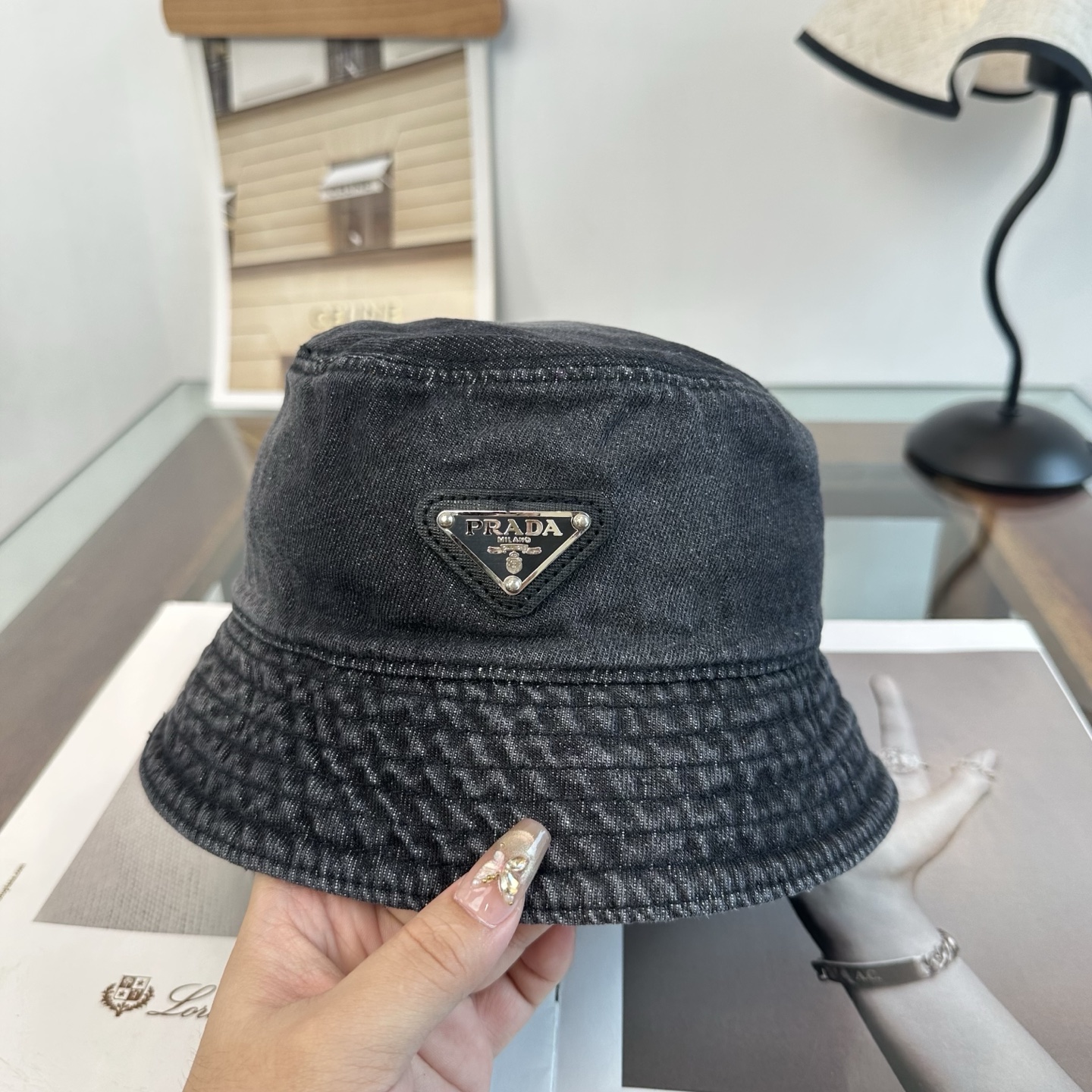普拉达 Prada 经典渔夫帽，显脸小 大牌款超好搭配，赶紧入手！