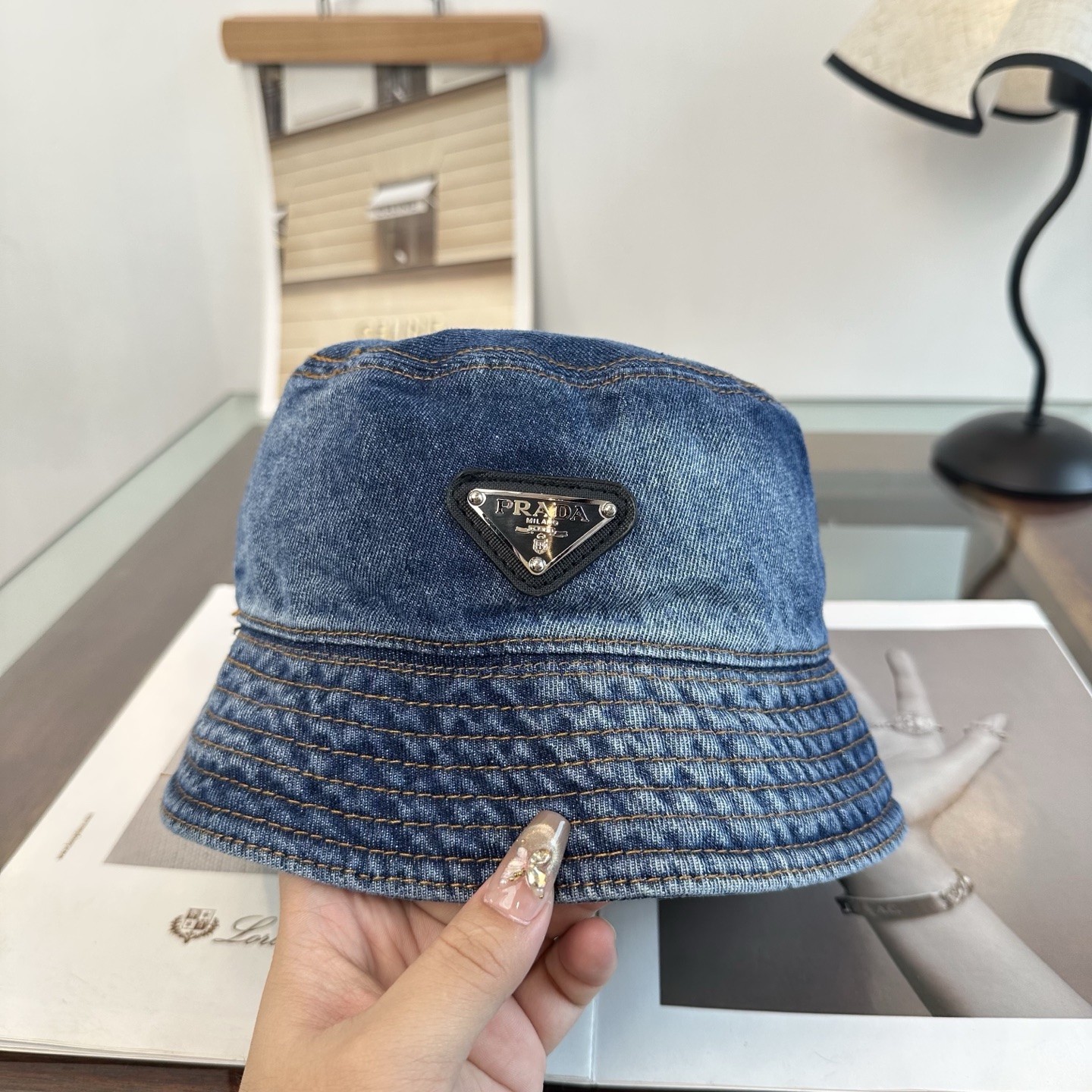 普拉达 Prada 经典渔夫帽，显脸小 大牌款超好搭配，赶紧入手！