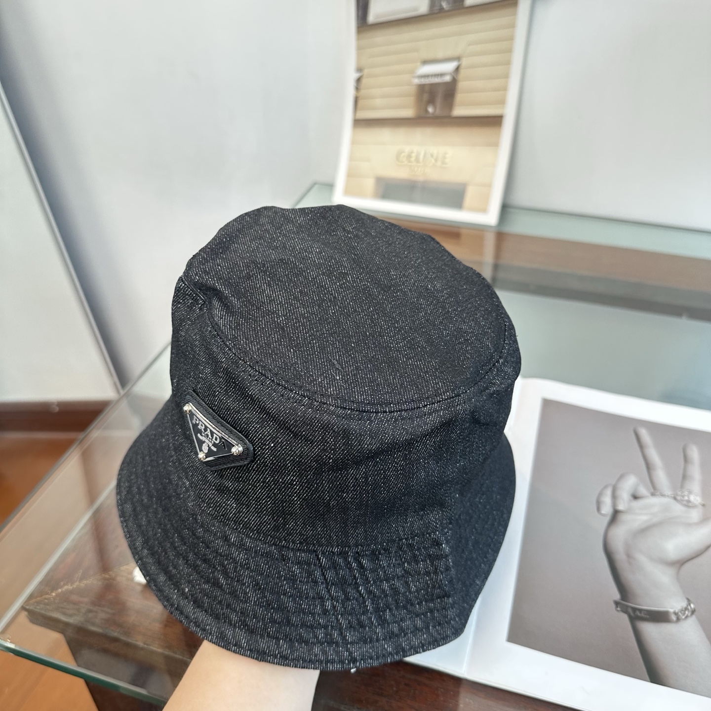 普拉达 Prada 经典渔夫帽，显脸小 大牌款超好搭配，赶紧入手！
