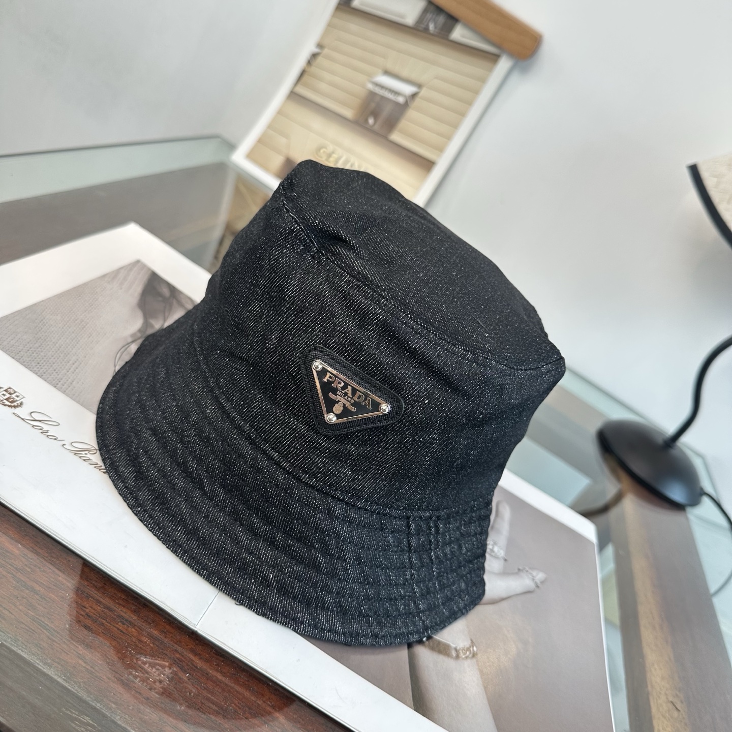 普拉达 Prada 经典渔夫帽，显脸小 大牌款超好搭配，赶紧入手！