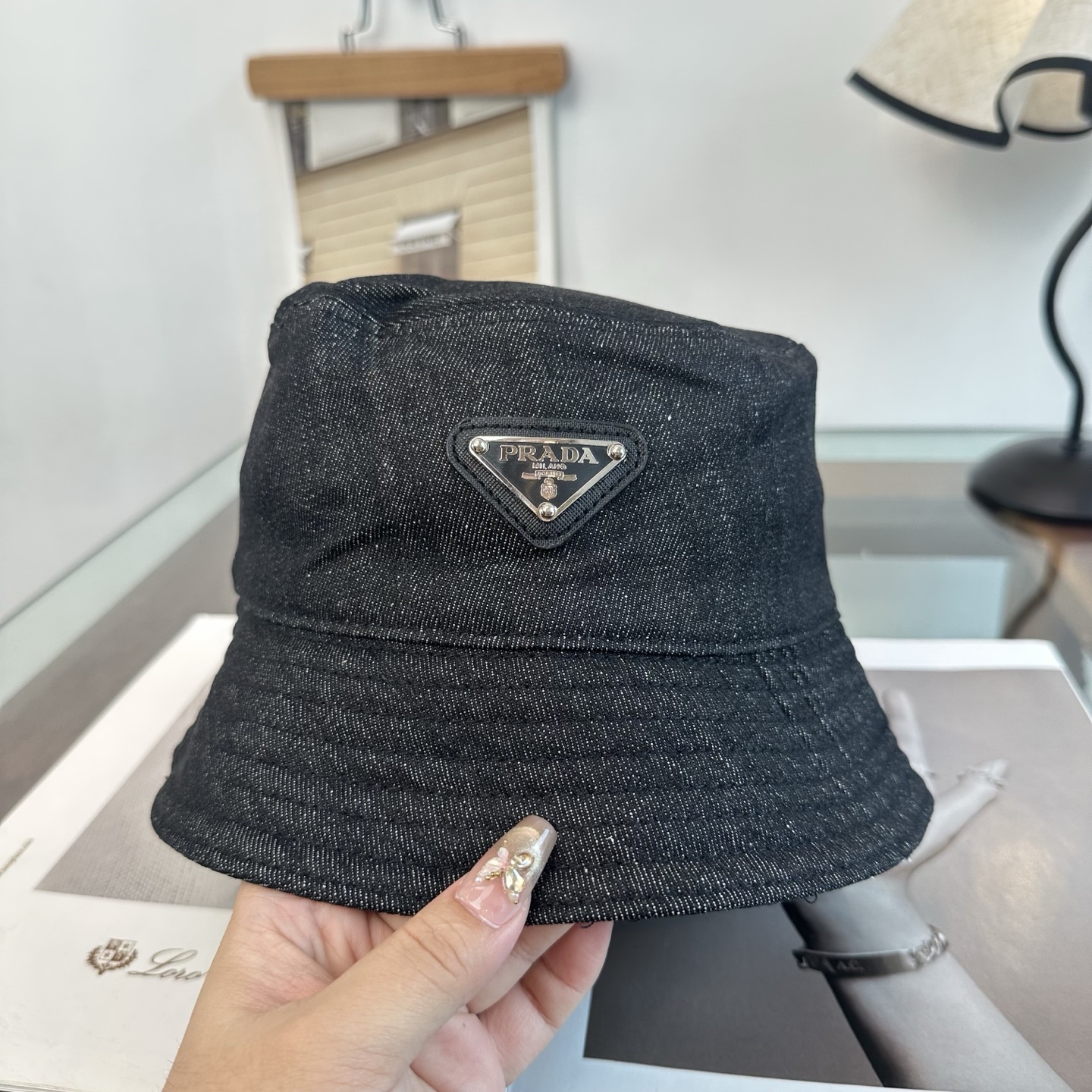 普拉达 Prada 经典渔夫帽，显脸小 大牌款超好搭配，赶紧入手！