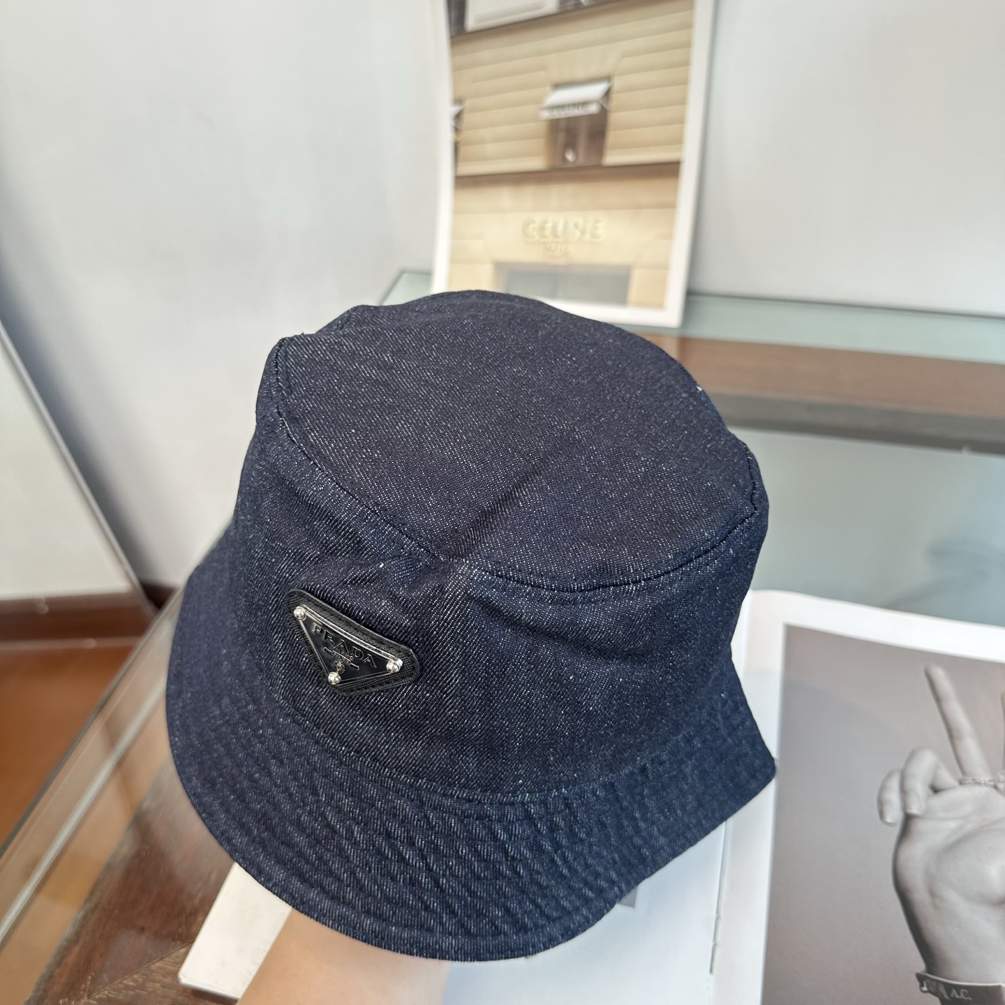 普拉达 Prada 经典渔夫帽，显脸小 大牌款超好搭配，赶紧入手！