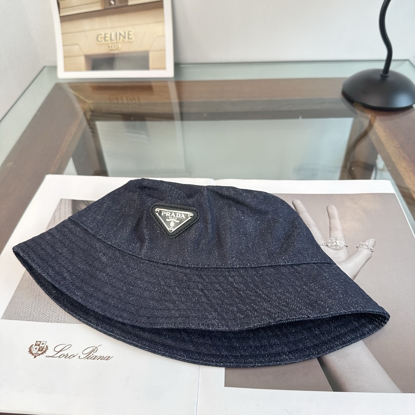 普拉达 Prada 经典渔夫帽，显脸小 大牌款超好搭配，赶紧入手！