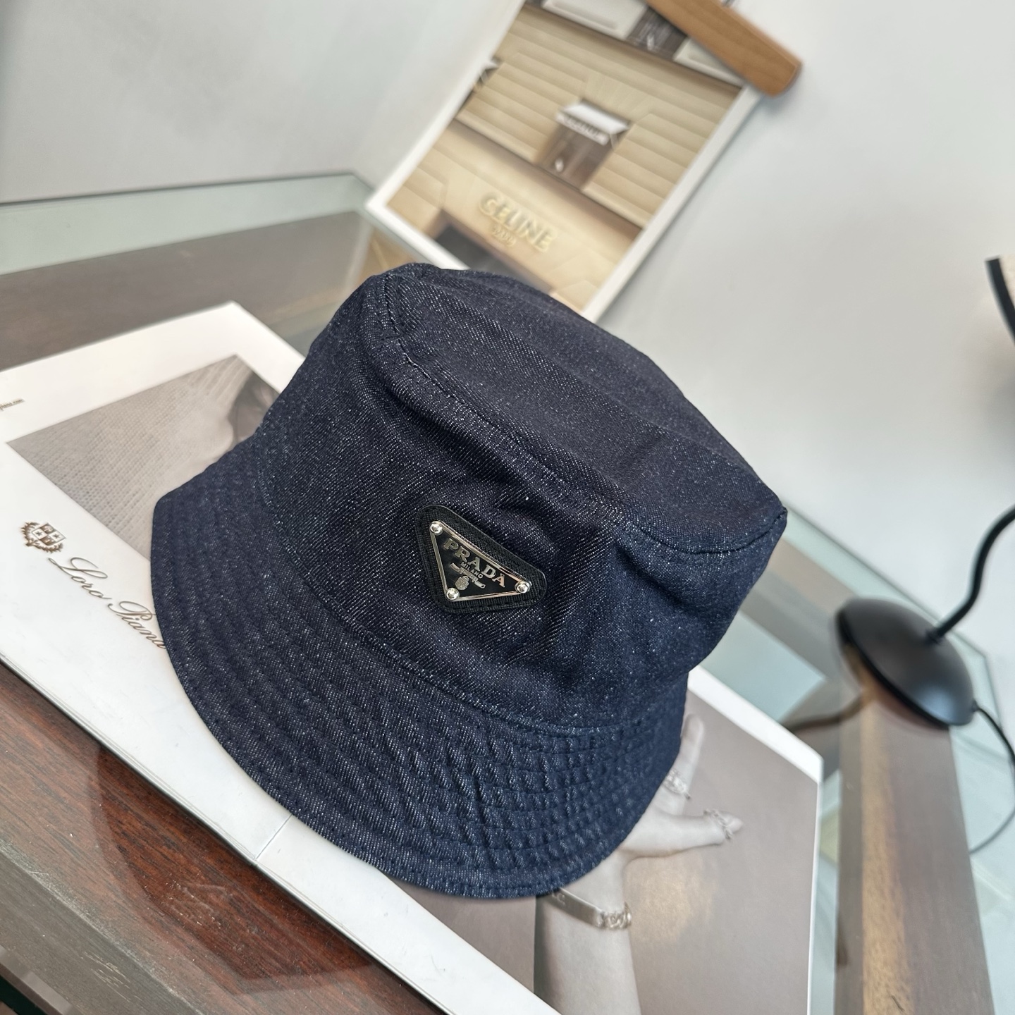 普拉达 Prada 经典渔夫帽，显脸小 大牌款超好搭配，赶紧入手！
