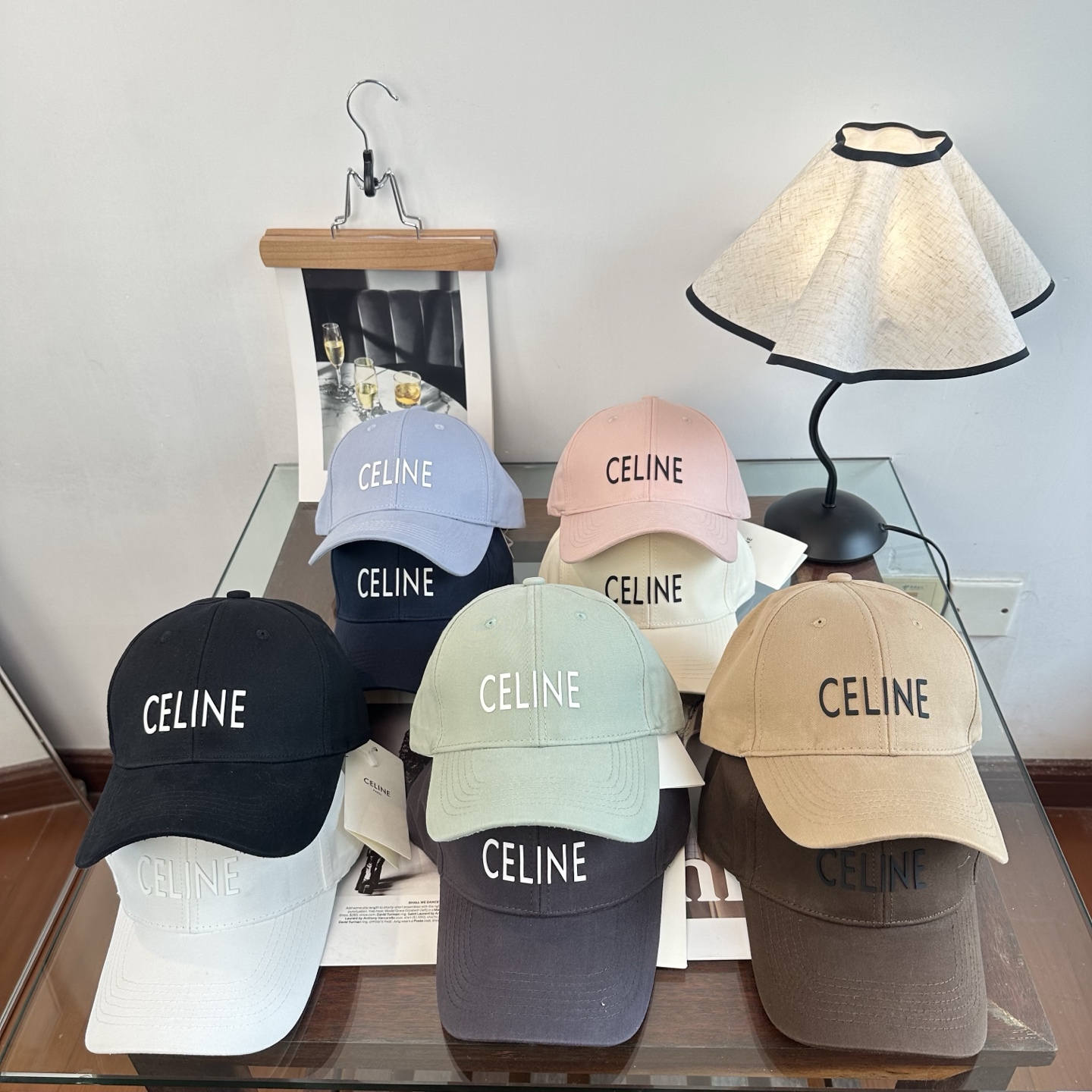 爆款CELINE（赛琳）简约明星同款最新棒球帽，时尚潮流，高端做工！每一个帽子都是用心之作！非一般的品质，男女均可。  