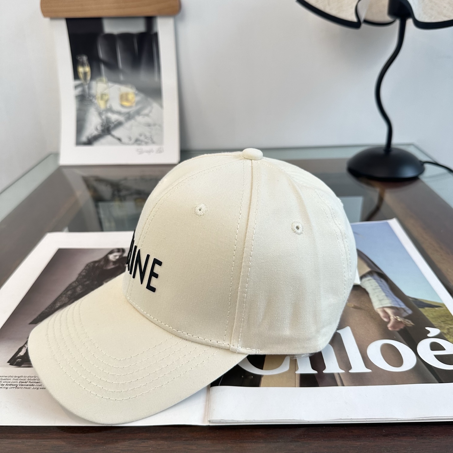 爆款CELINE（赛琳）简约明星同款最新棒球帽，时尚潮流，高端做工！每一个帽子都是用心之作！非一般的品质，男女均可。  