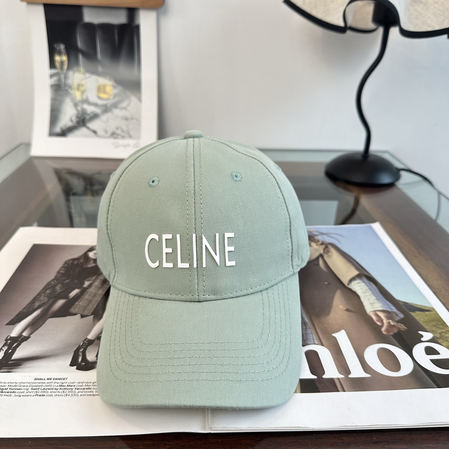 爆款CELINE（赛琳）简约明星同款最新棒球帽，时尚潮流，高端做工！每一个帽子都是用心之作！非一般的品质，男女均可。  