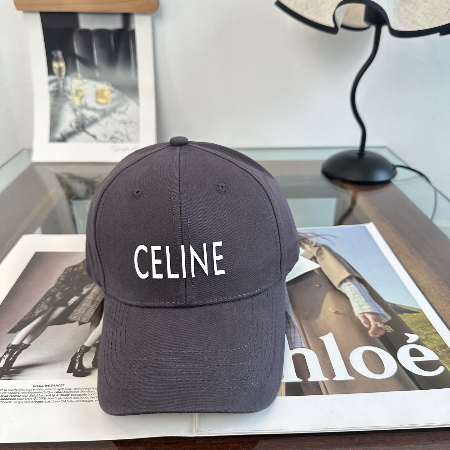 爆款CELINE（赛琳）简约明星同款最新棒球帽，时尚潮流，高端做工！每一个帽子都是用心之作！非一般的品质，男女均可。  