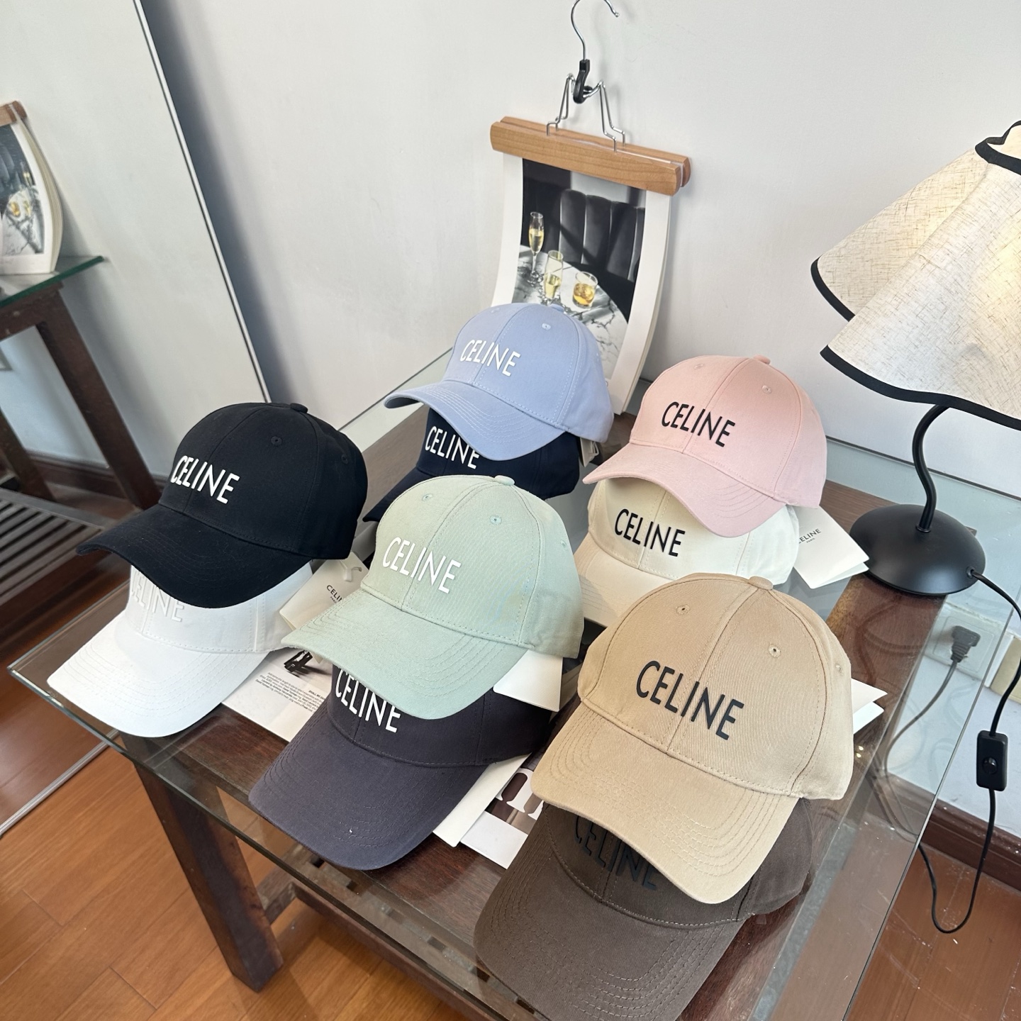 爆款CELINE（赛琳）简约明星同款最新棒球帽，时尚潮流，高端做工！每一个帽子都是用心之作！非一般的品质，男女均可。  