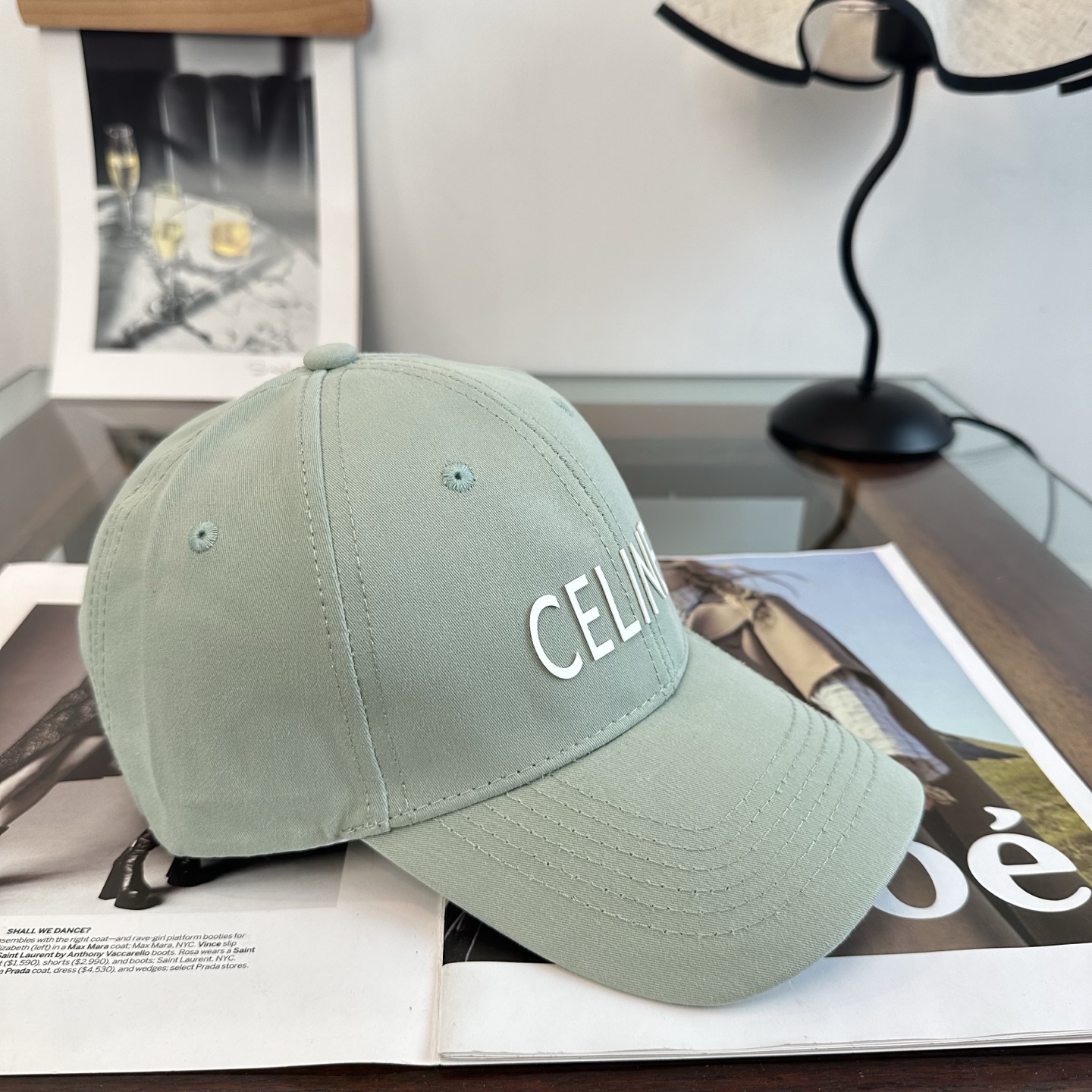 爆款CELINE（赛琳）简约明星同款最新棒球帽，时尚潮流，高端做工！每一个帽子都是用心之作！非一般的品质，男女均可。  