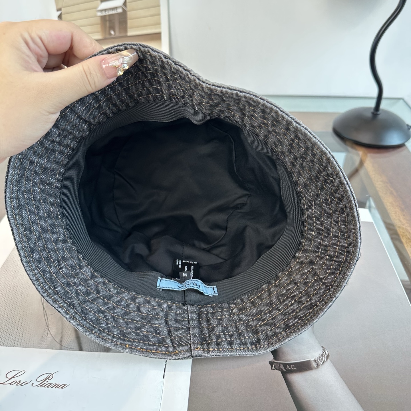 普拉达 Prada 经典渔夫帽，显脸小 大牌款超好搭配，赶紧入手！
