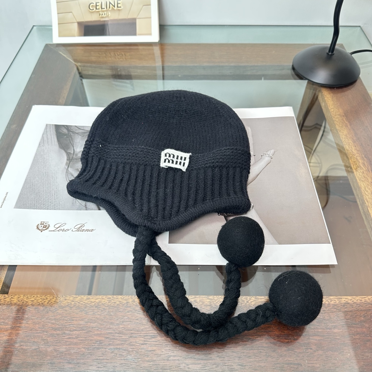 NO:949478,miumiu's new autumn and winter knitted woolen hats are super popular and have first-class texture. They are perfect for going out on the street!  Age-reducing artifact hat, straw hat, fisherman hat, baseball cap, hat, miumiu, espadrilles, hats19860909miumiu缪缪 秋冬新款针织毛线帽,超火爆质感一流,出街超好搭配！减龄神器帽子草帽渔夫帽棒球帽,帽子,miumiu,espadrilles,hats,hat