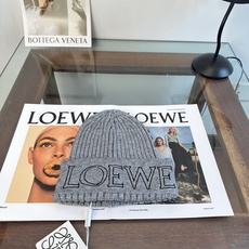 LOEWE 罗意威 秋冬新款针织毛线帽,超火爆💖质感一流,出街超好搭配!减龄神器 LOEWE 罗意威 秋冬新款针织毛线帽,超火爆💖质感一流,出街超好搭配!减龄神器